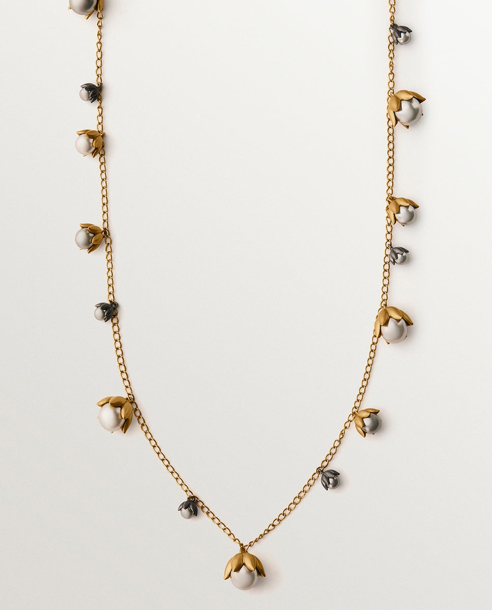 Imagem 0 de Pendente Bicolor Banhado a Ouro Amarelo e Acabamento Gunmetal com Pérolas Cinzentas e Motivos Florais