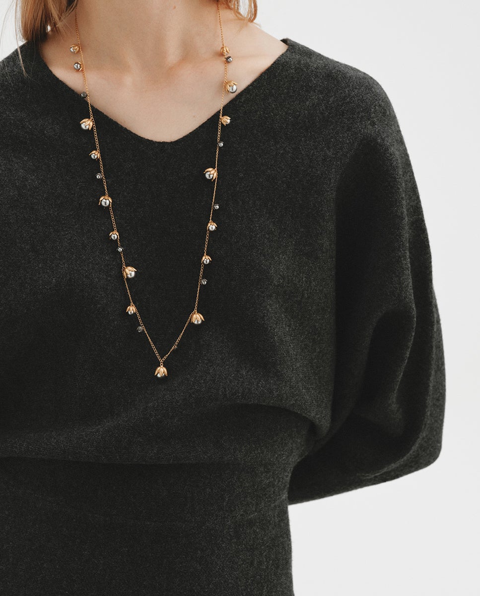 Pendente Bicolor Banhado a Ouro Amarelo e Acabamento Gunmetal com Pérolas Cinzentas e Motivos Florais Branco-4