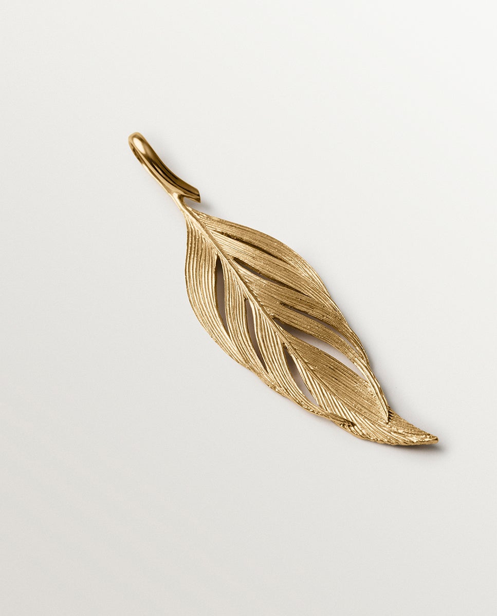 Imagem 0 de Charm Banhado a Ouro Amarelo de 18k com Forma de Folha