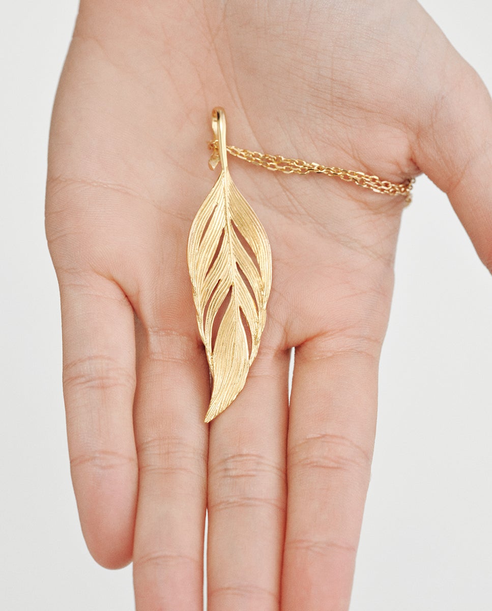 Charm Banhado a Ouro Amarelo de 18k com Forma de Folha Dourado-2