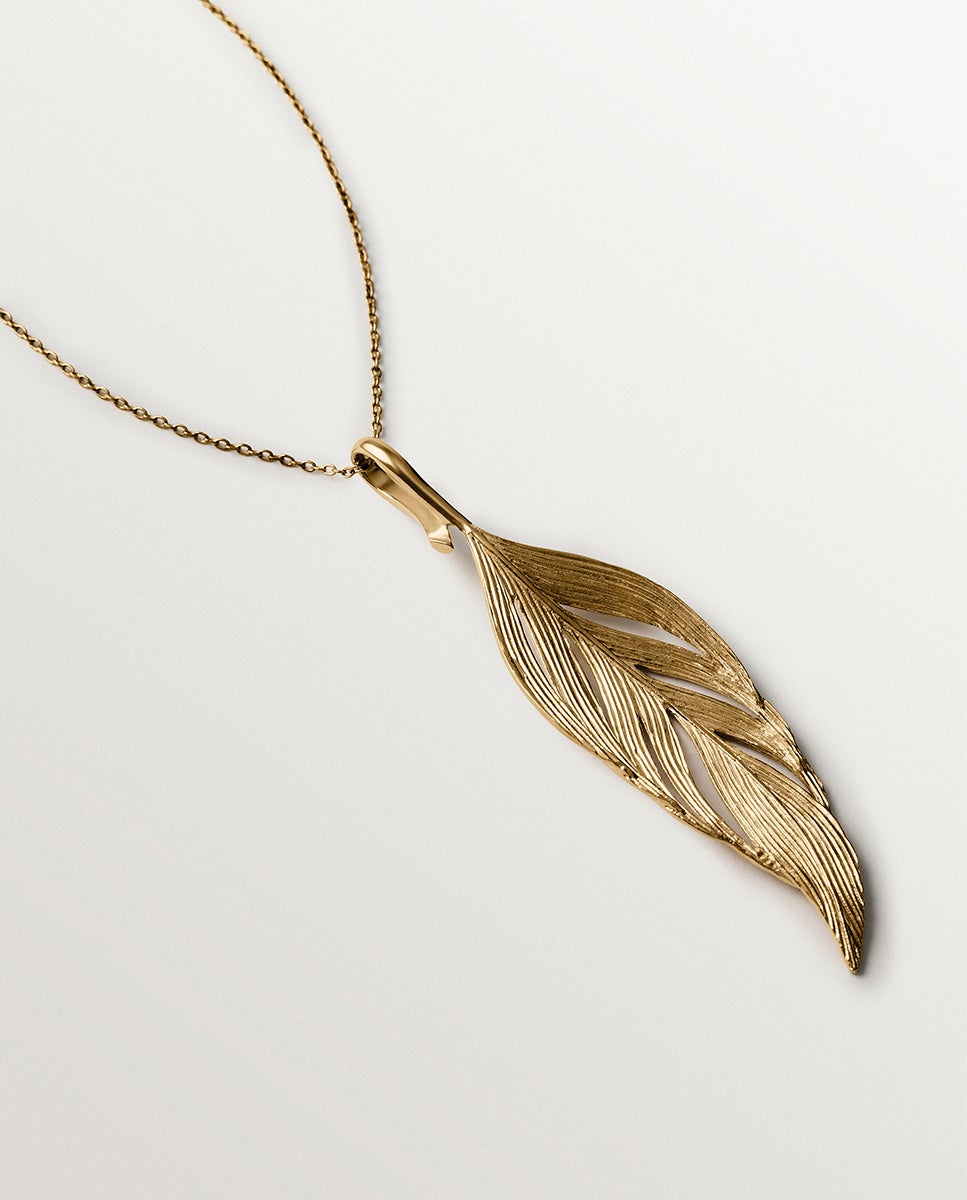 Charm Banhado a Ouro Amarelo de 18k com Forma de Folha Dourado-5