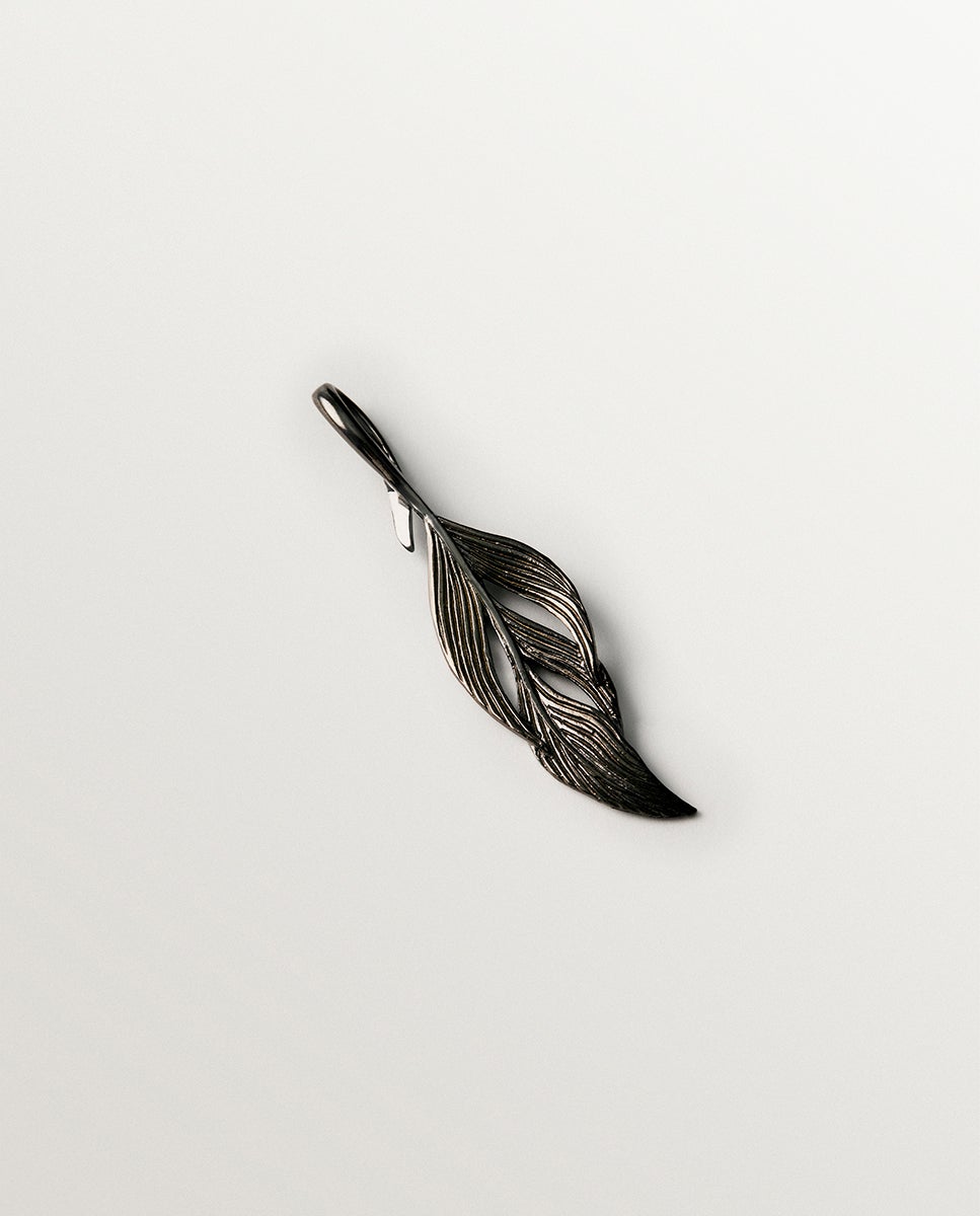 Imagem 0 de Charm com Forma de Folha