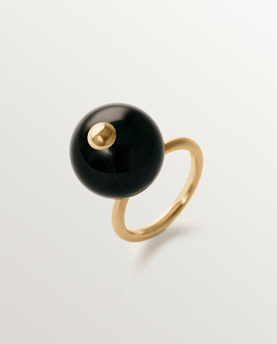 Imagem 0 de Anel Banhado a Ouro de 18k com Efeito Escovado e Ágata Preta