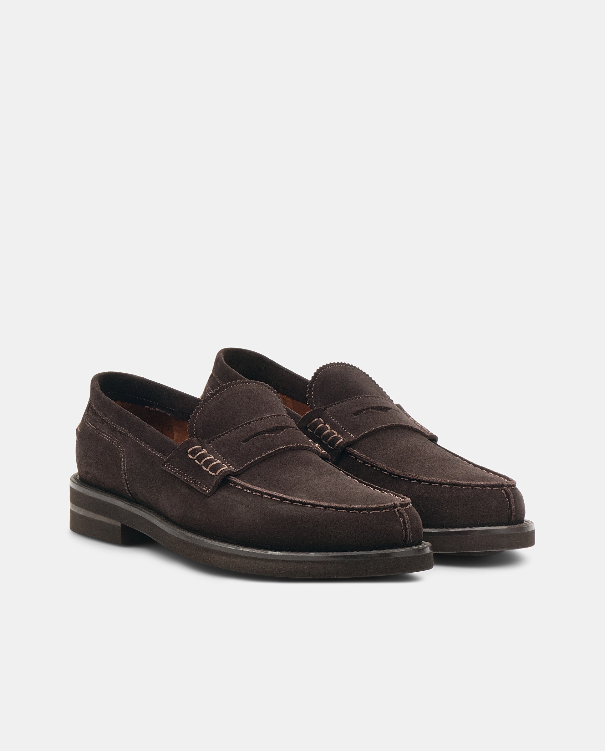 Mocassins de Camurça com Detalhe de Travessão e Sola de Borracha - Castanho Castanho-2