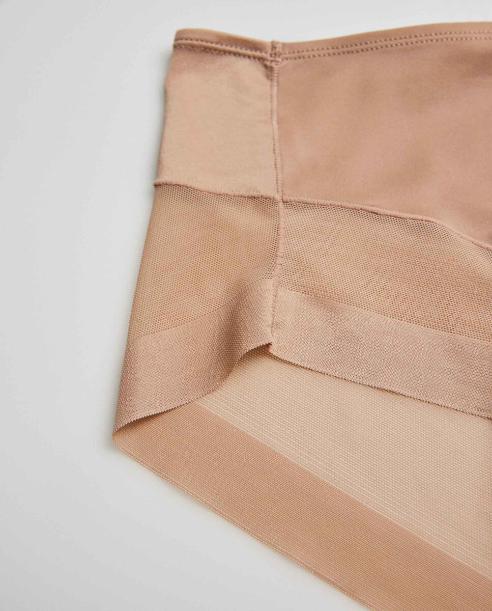 Cueca Alta com Detalhes de Tule Castanho-5