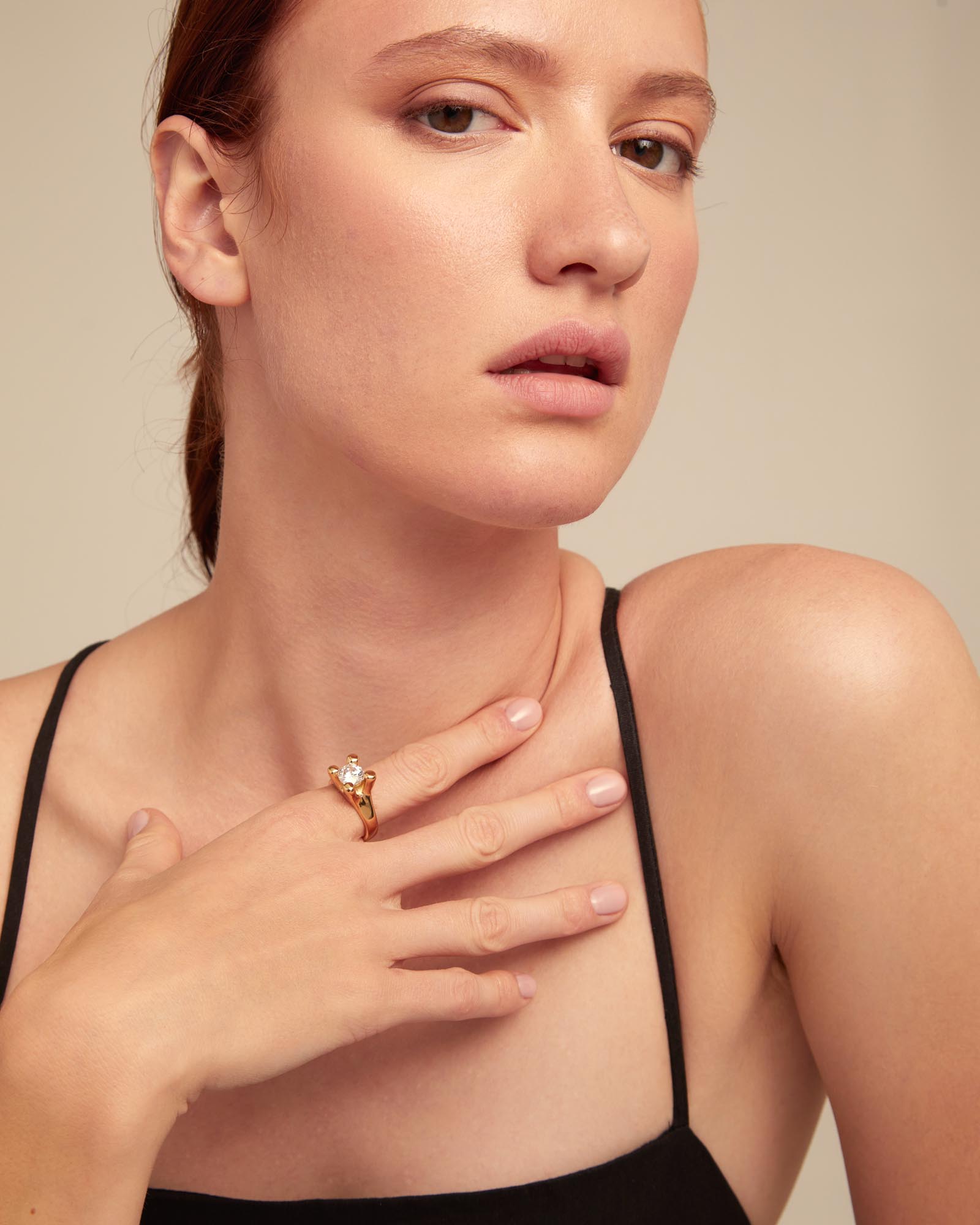 Anel Banhado a Ouro 18k com Zirconita Branca Ouro-3