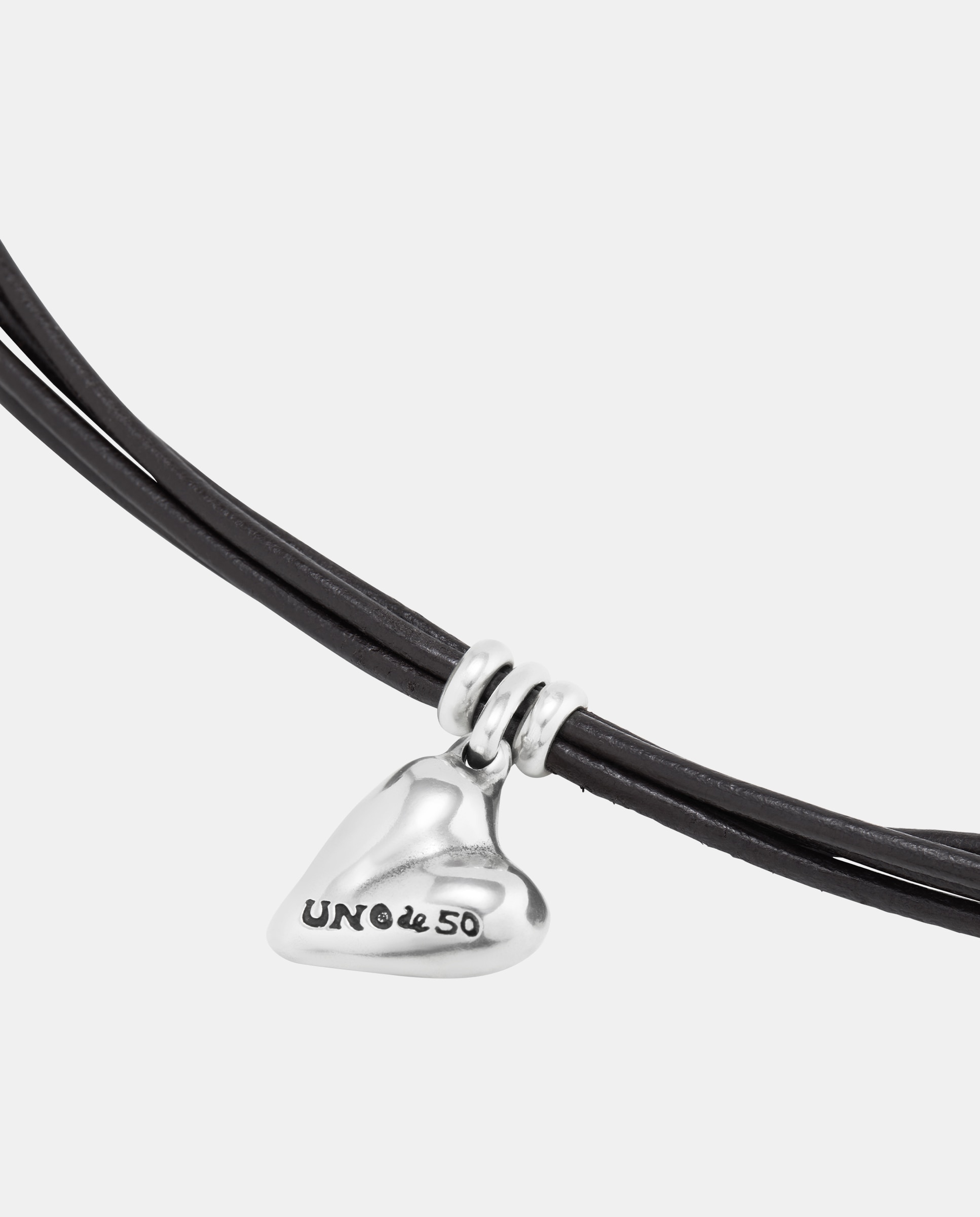 Pulseira com 4 Tiras de Couro e Charm de Coração Banhada em Prata de Lei Prata-3