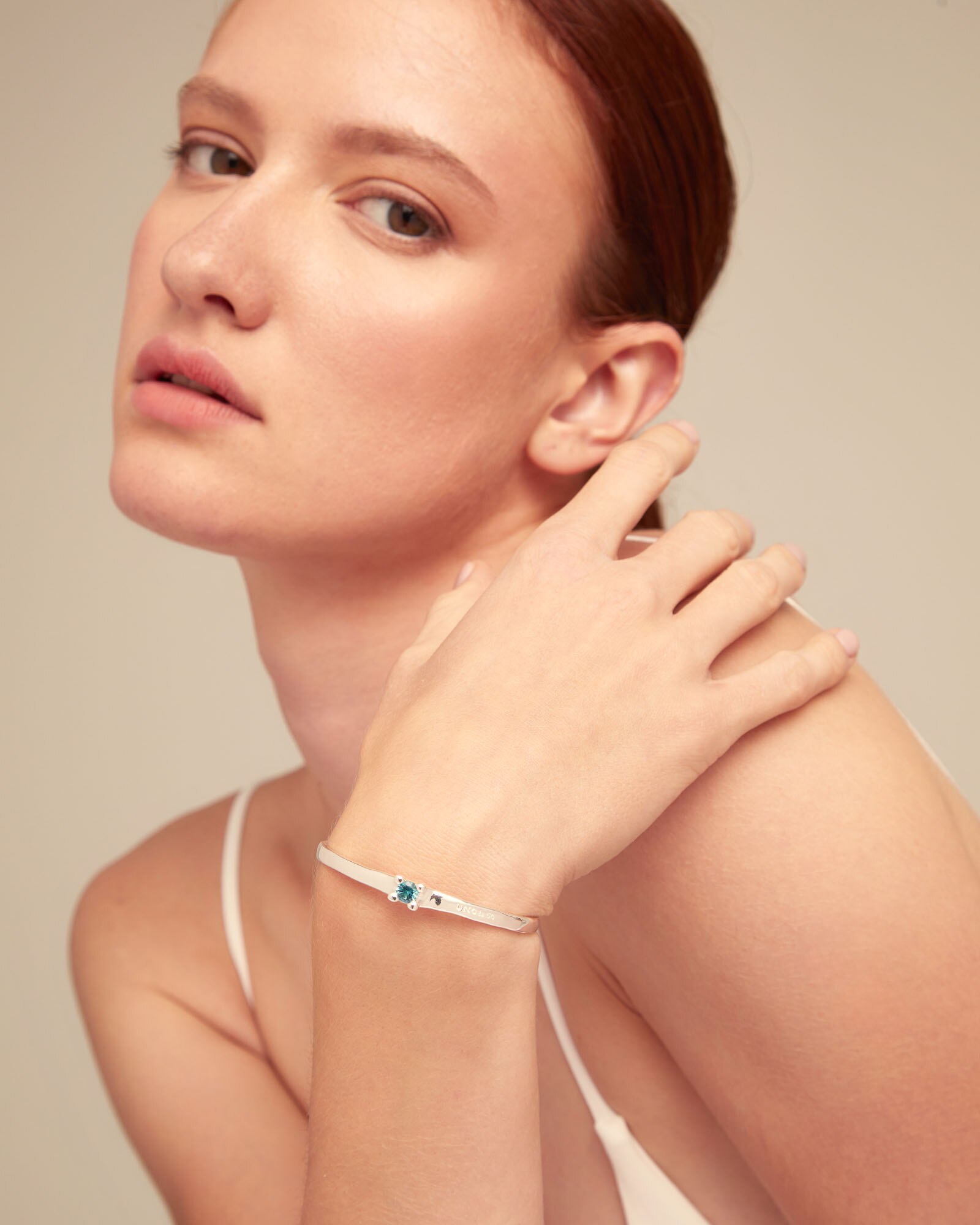 Pulseira Rígida de Liga de Metais Banhada em Prata de Lei com Zirconita Azul Azul-4