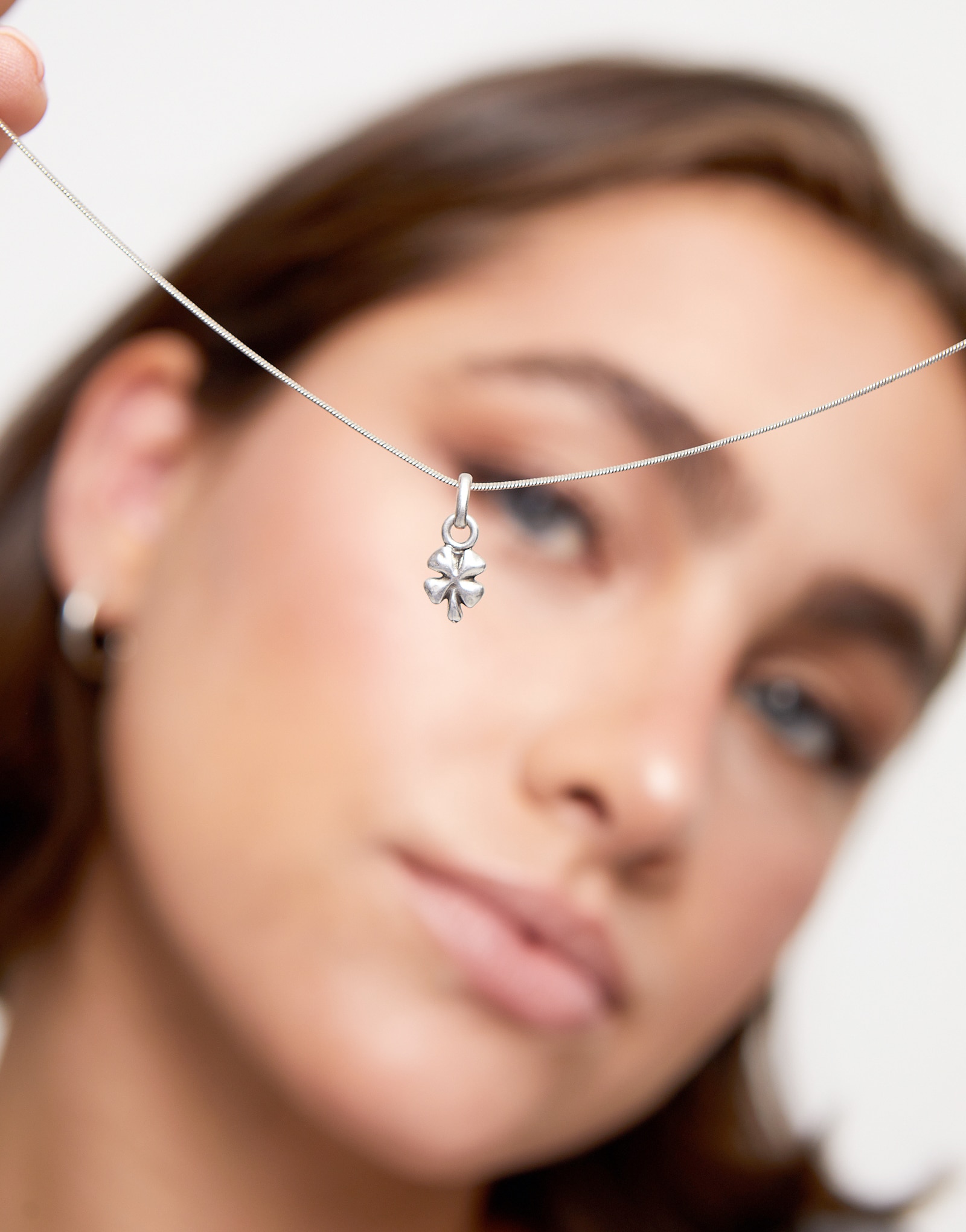 Charm Banhado em Prata de Lei com Forma de Trevo Prata-3
