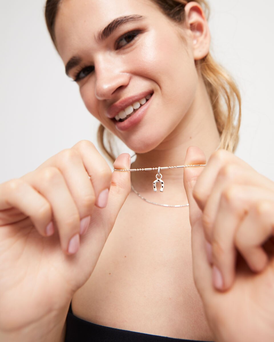 Charm Banhado em Prata de Lei com Forma de Ferradura Prata-3