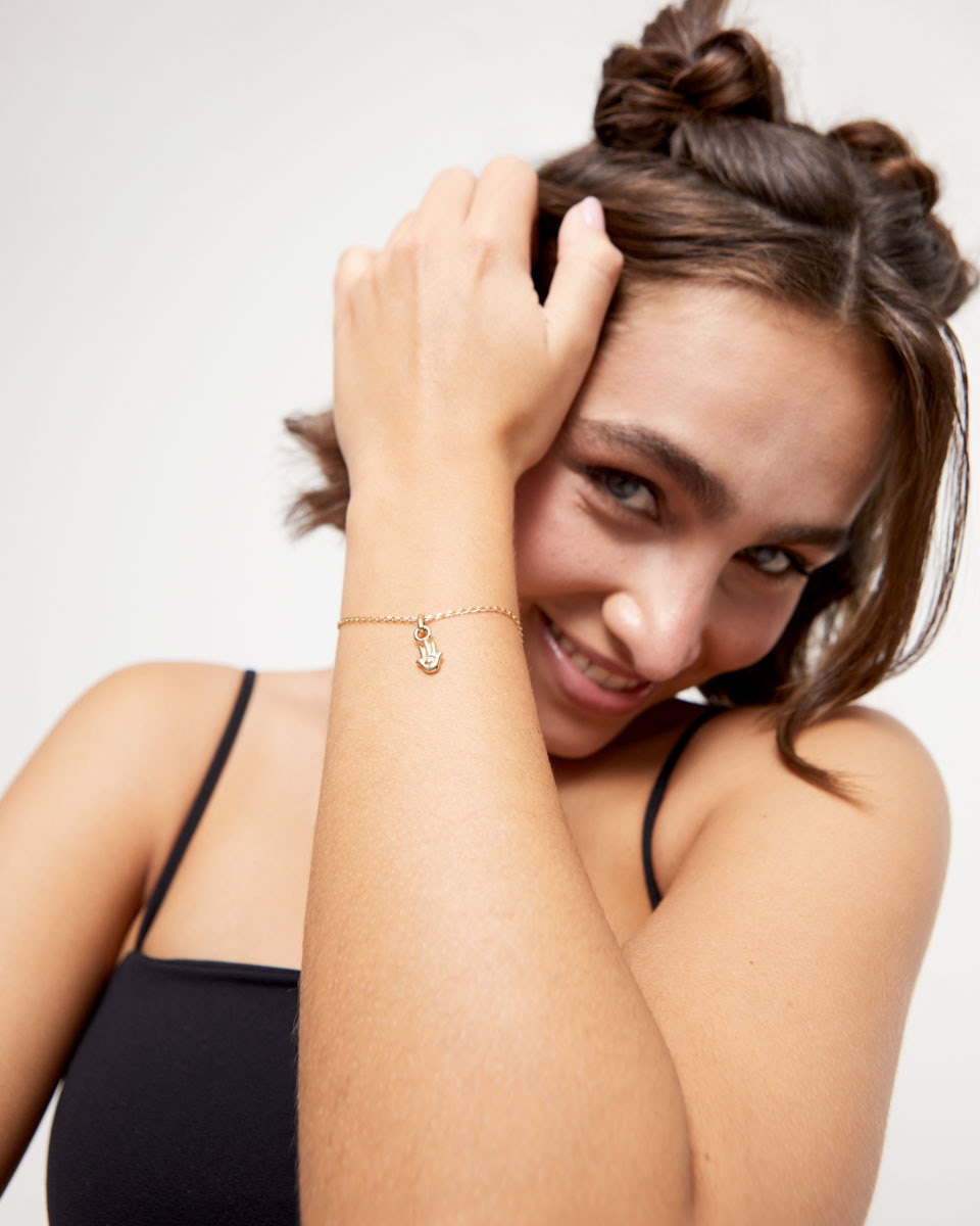 Charm Banhado a Ouro 18k com Forma de Mão de Fátima Ouro-3