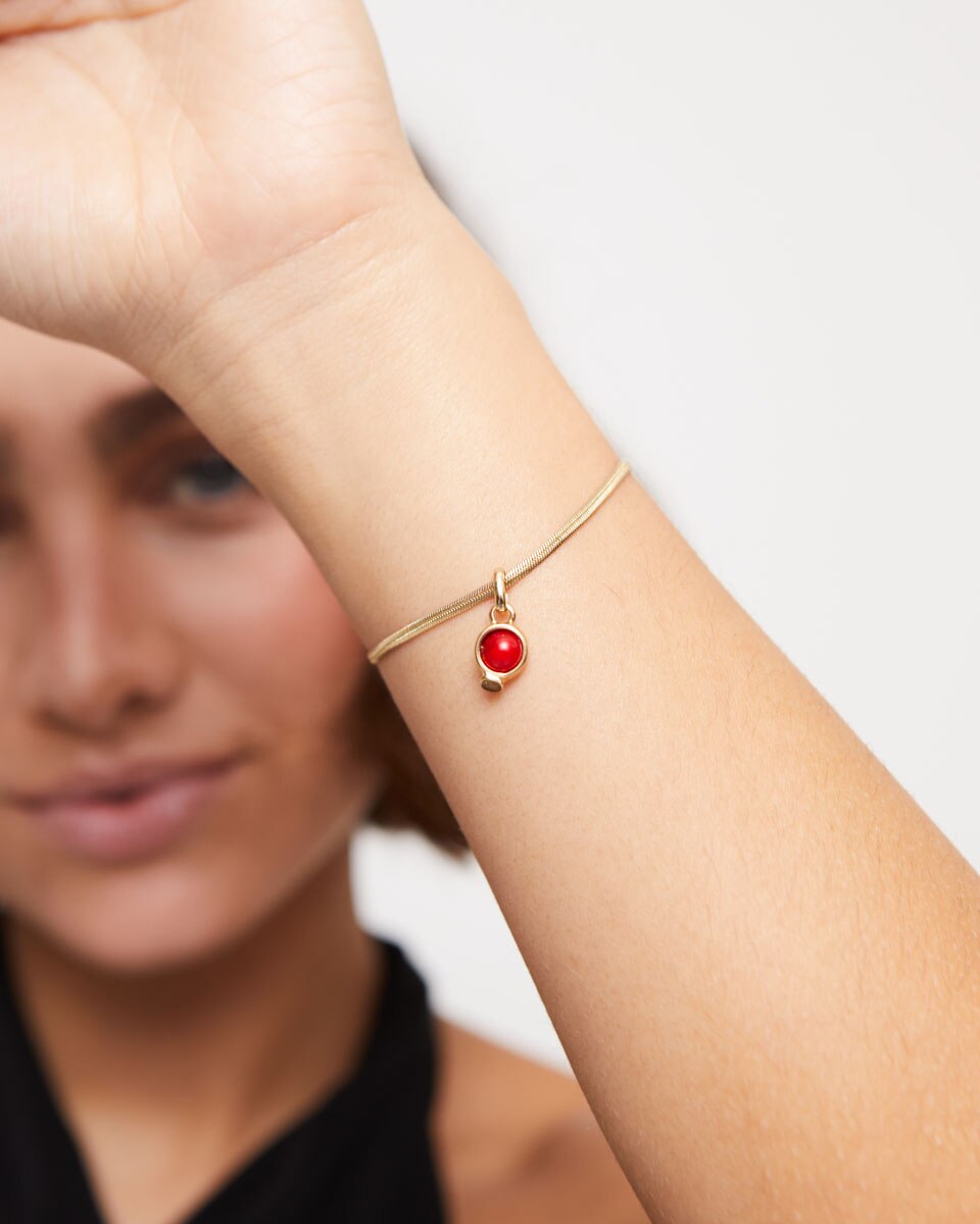 Charm Banhado a Ouro 18k com Pedra Vermelha Ouro-3