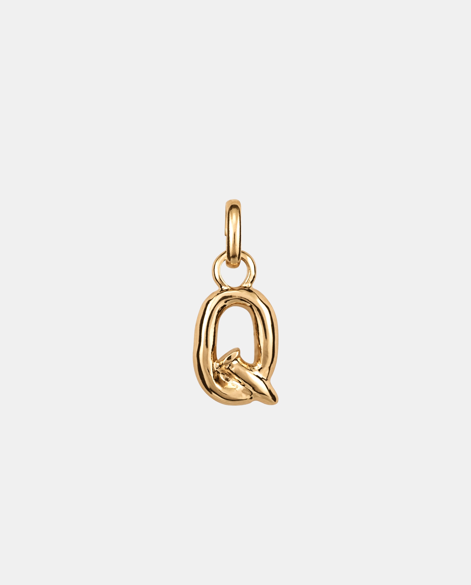 Charm Letra Q Pequena Banhado em Ouro 18k Ouro-2