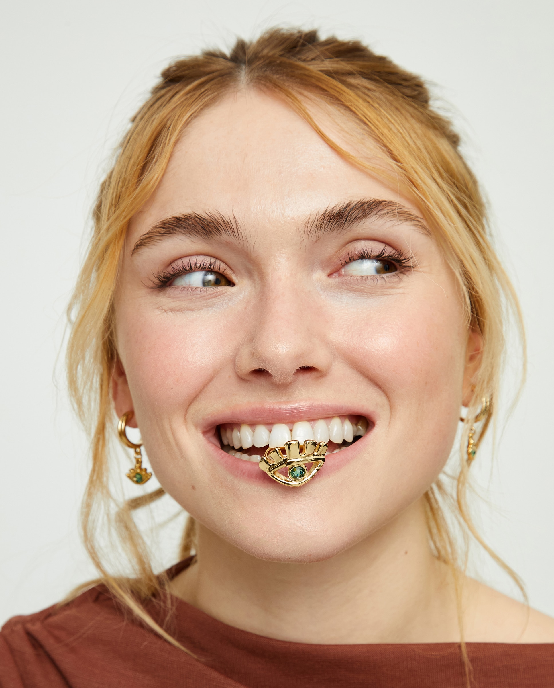 Anel Banhado a Ouro 18k em Forma de Olho com Cristal Facetado Ouro-4