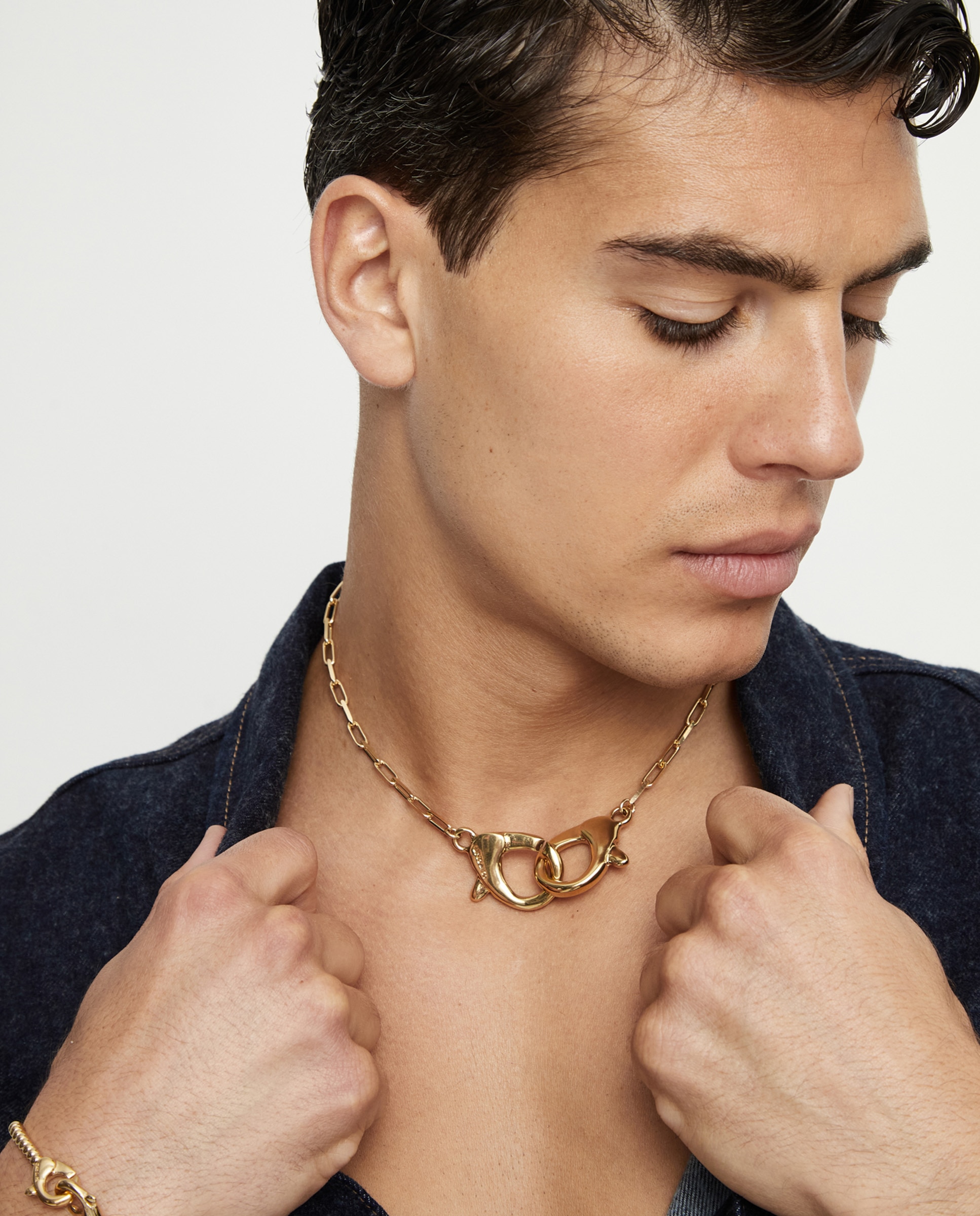 Colar Banhado a Ouro 18k com Detalhe de Mosquetão Entrelaçado Grande Ouro-6