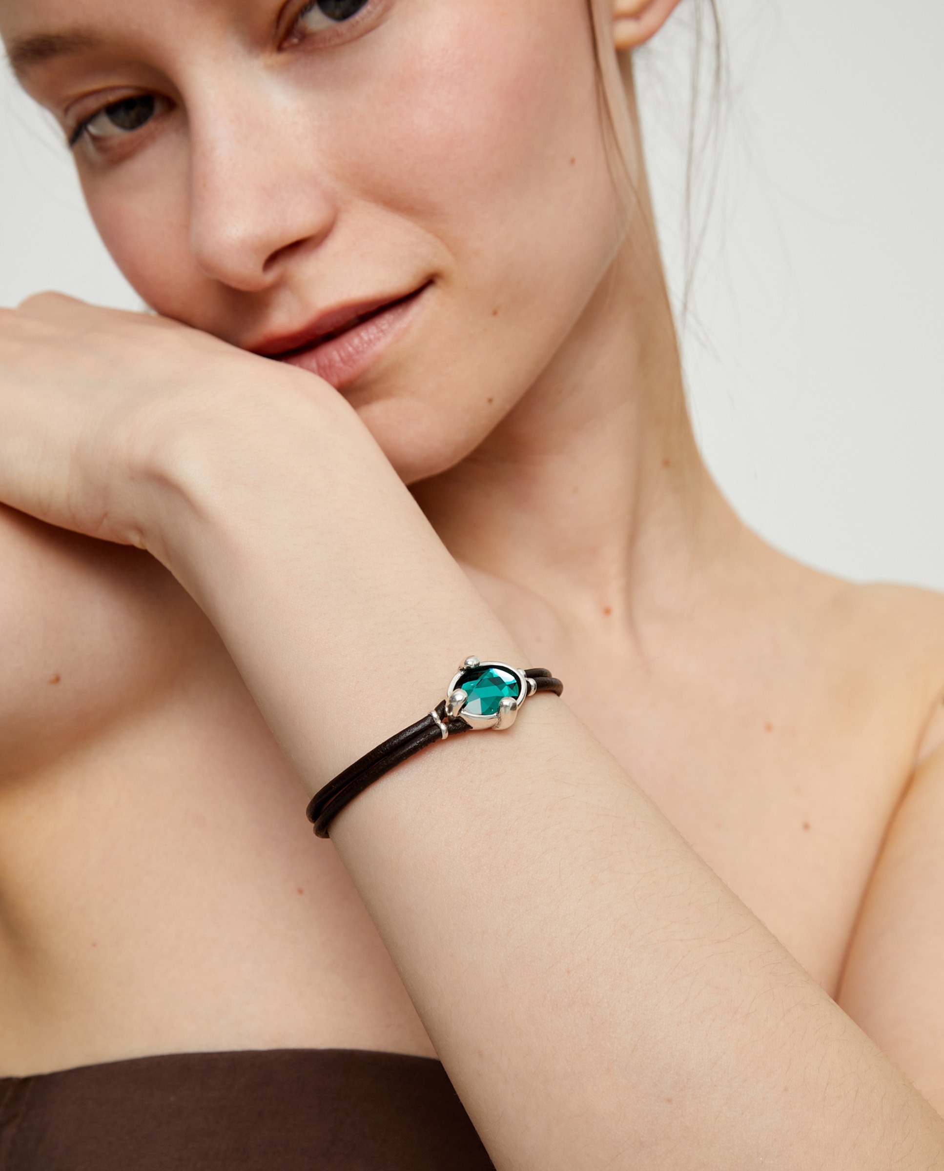Pulseira de Couro com Cristal Facetado Prata-5