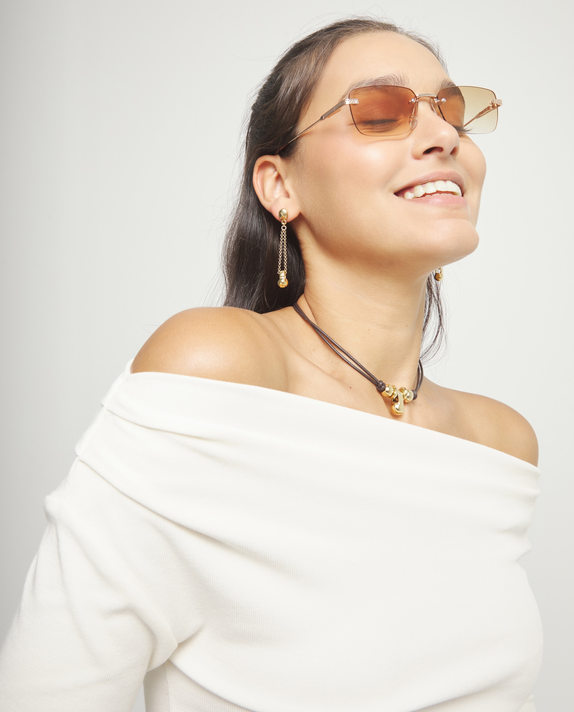 Brincos Banhados a Ouro 18k com Corrente e Detalhe de Esfera Ouro-4