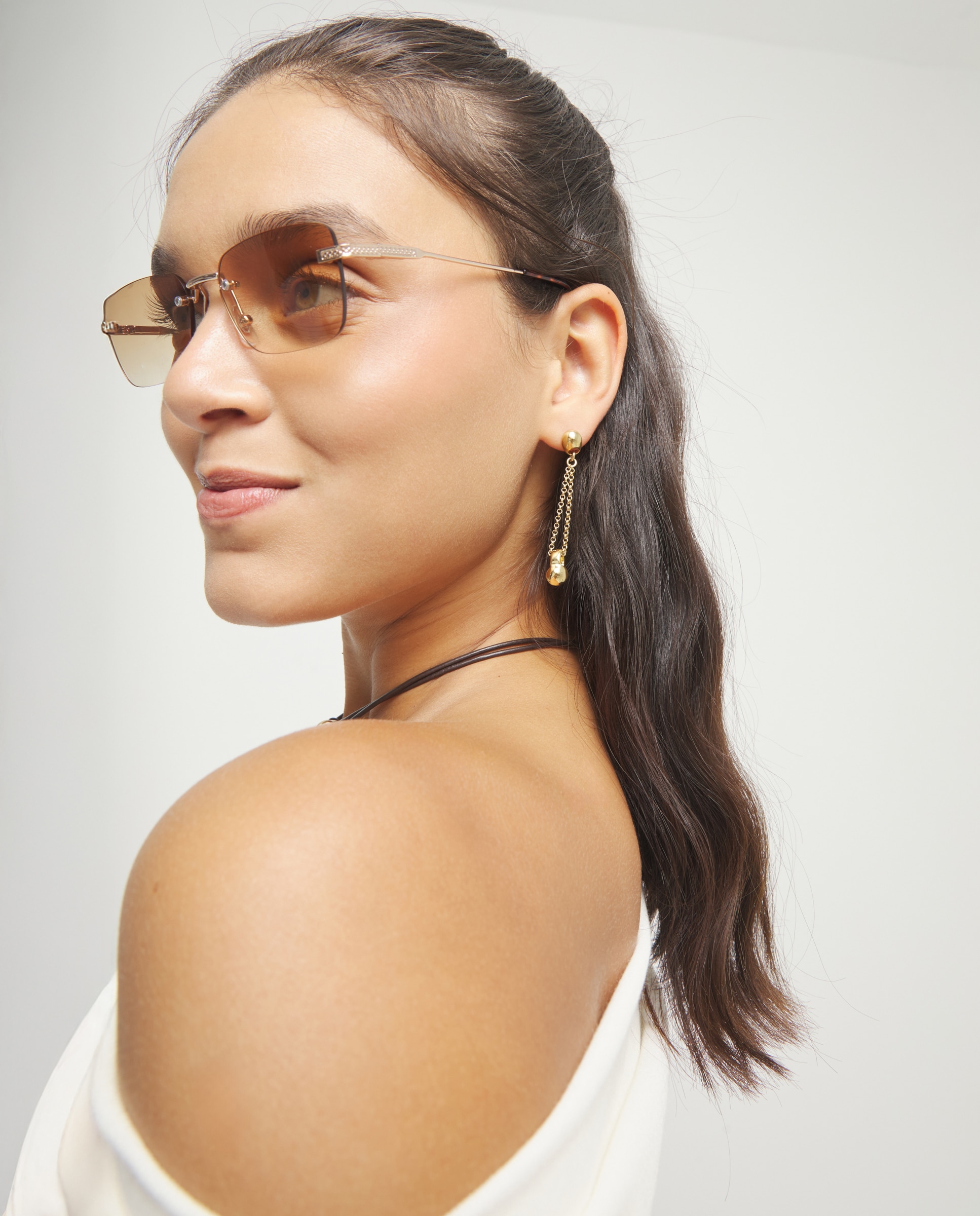 Brincos Banhados a Ouro 18k com Corrente e Detalhe de Esfera Ouro-5