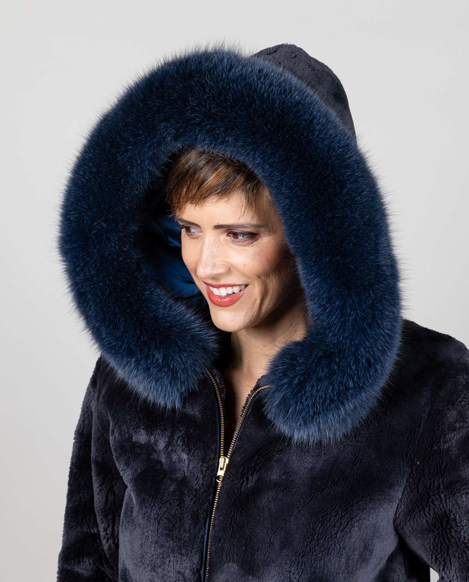 Blusão em Pelo de Castor Despinzado com Capuz de Raposa Azul-5