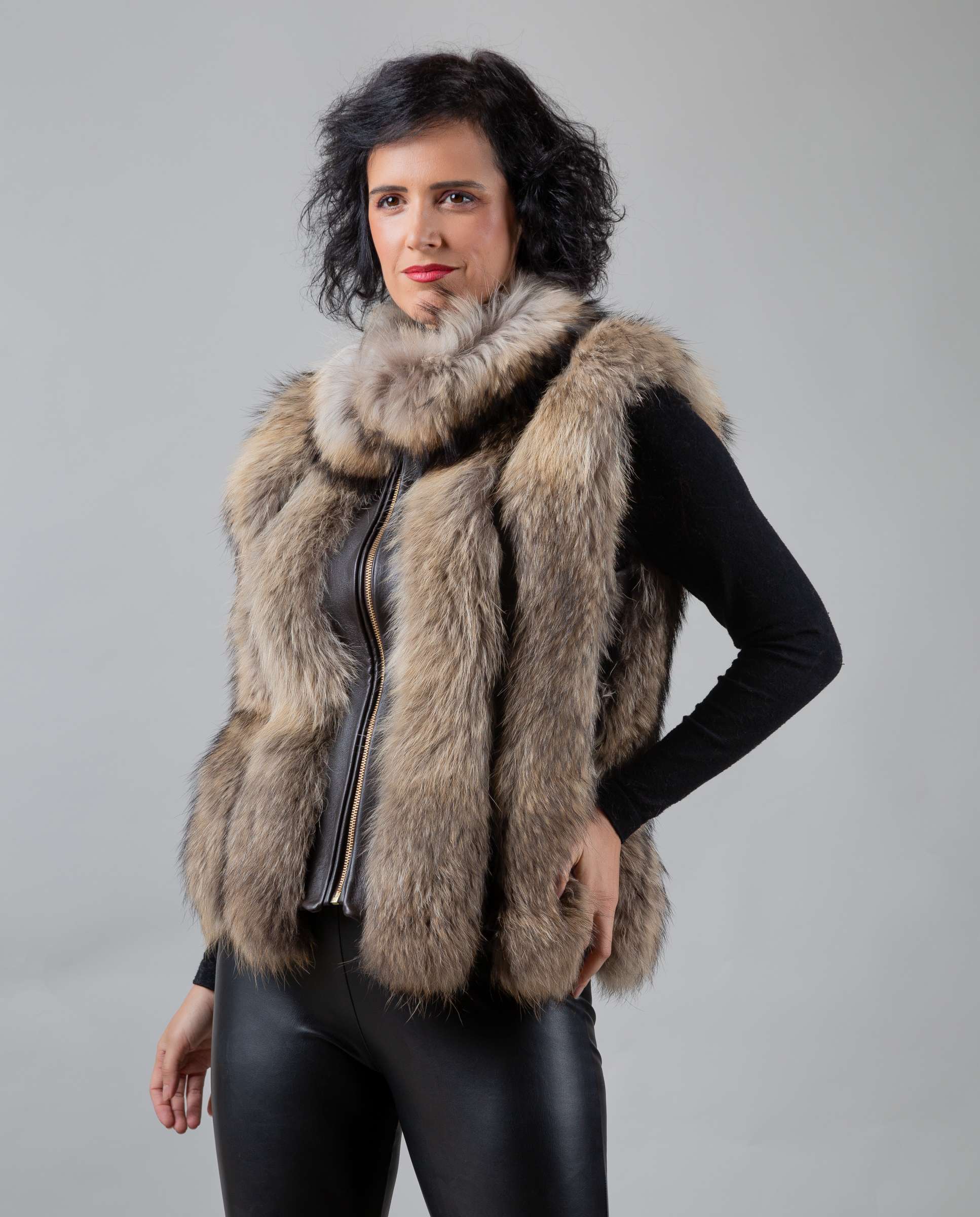 Imagem 0 de Colete em Pelo de Marmota Finlandesa em Vertical