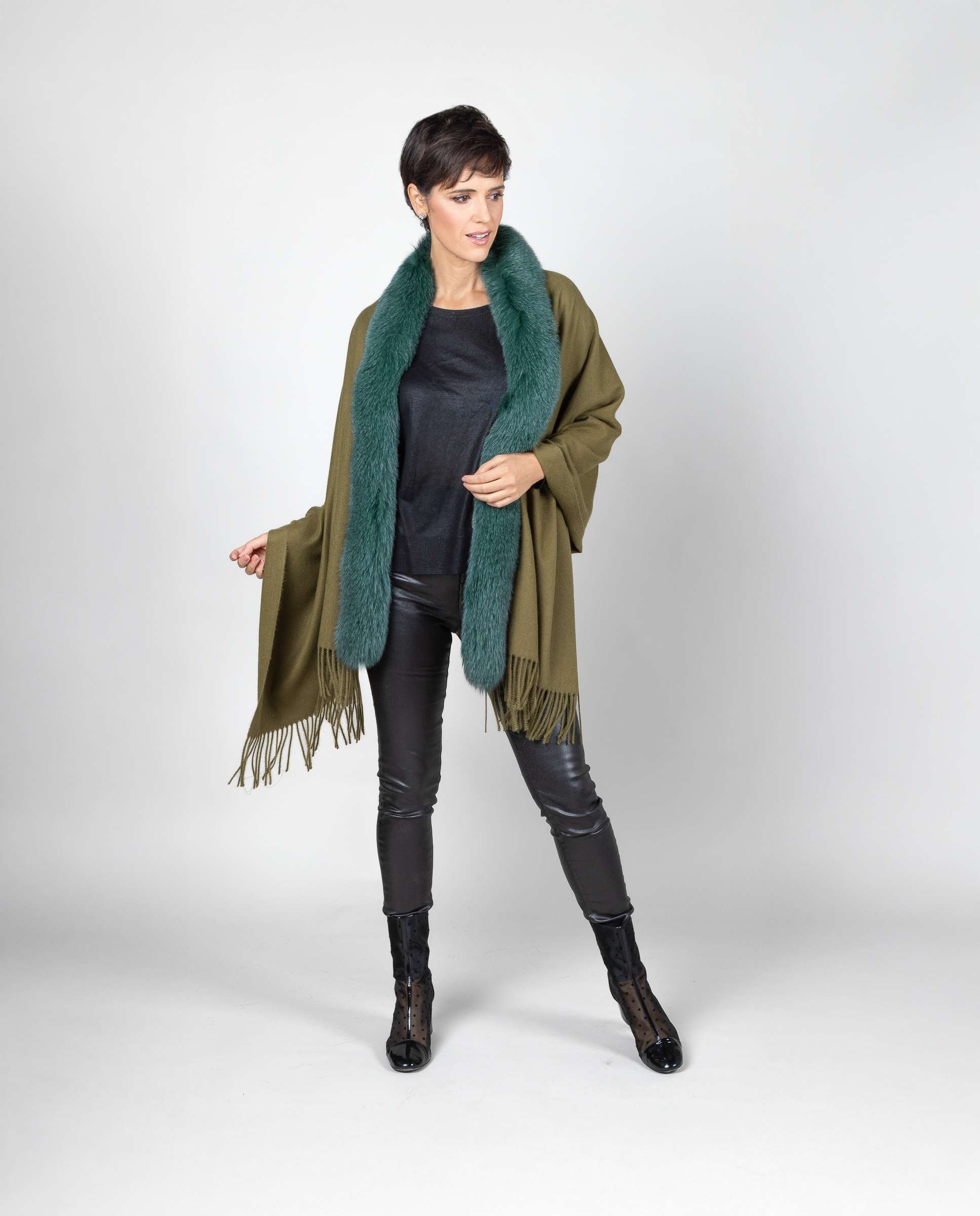 Imagem 0 de Capa de Lã com Debrum de Raposa