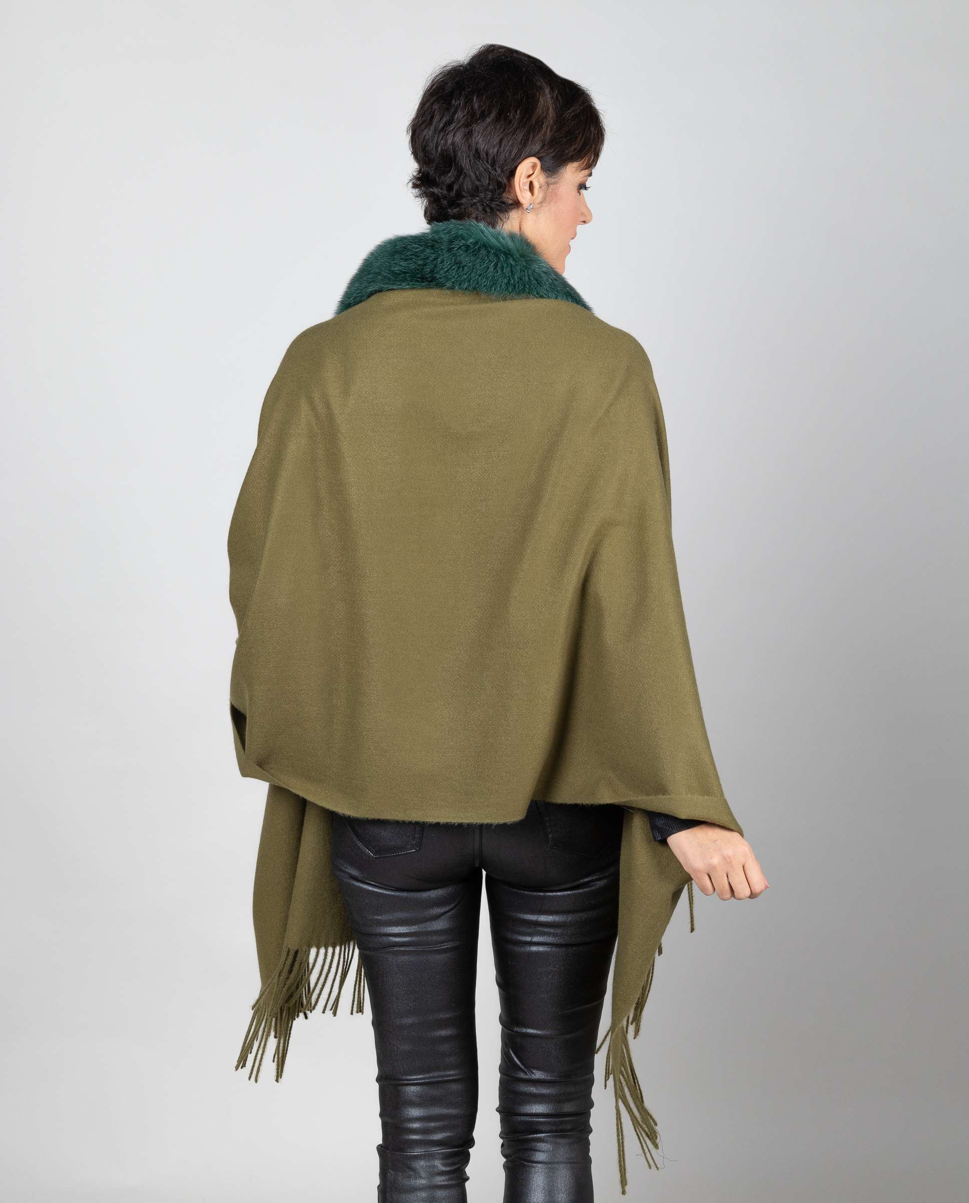 Capa de Lã com Debrum de Raposa Verde Azeitona-2