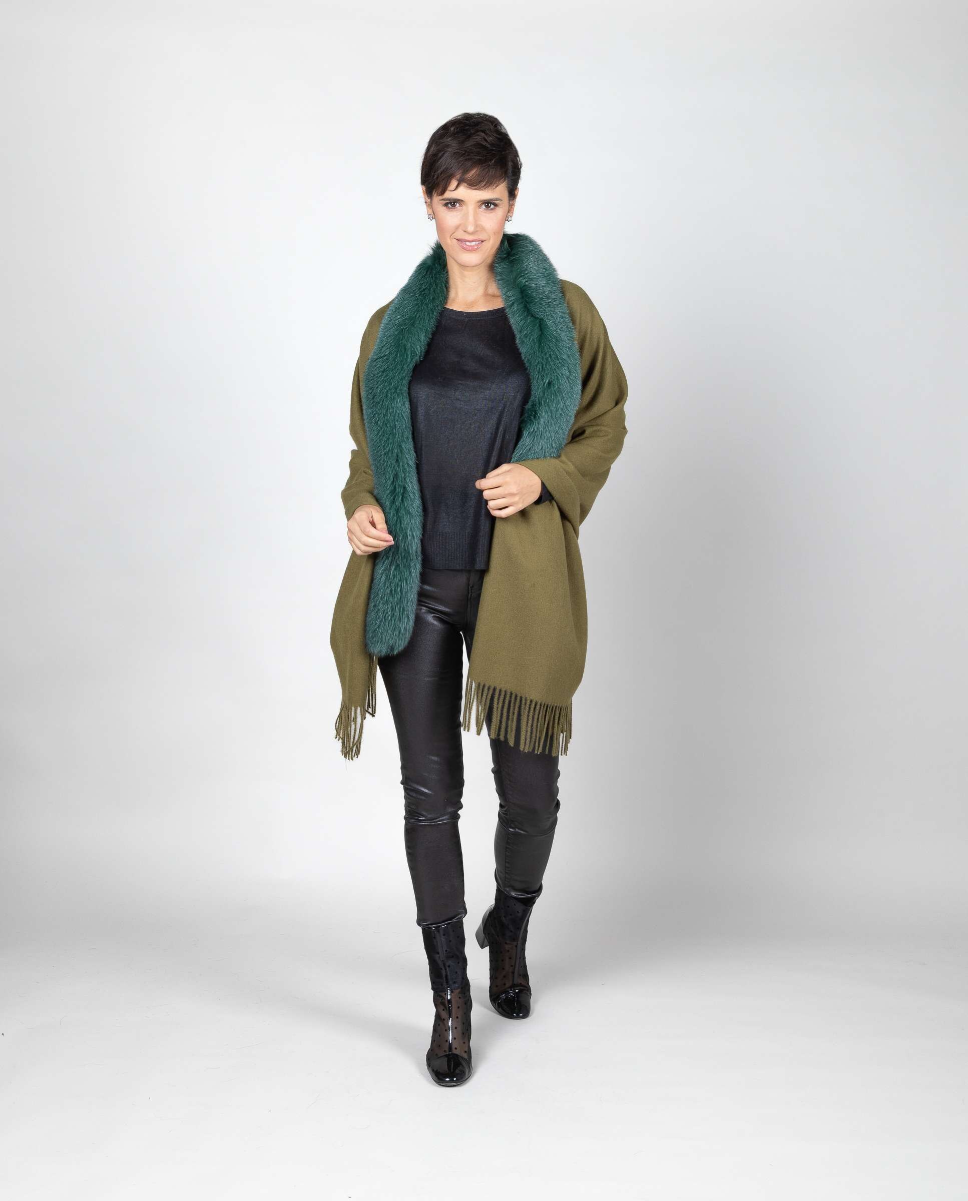 Capa de Lã com Debrum de Raposa Verde Azeitona-4