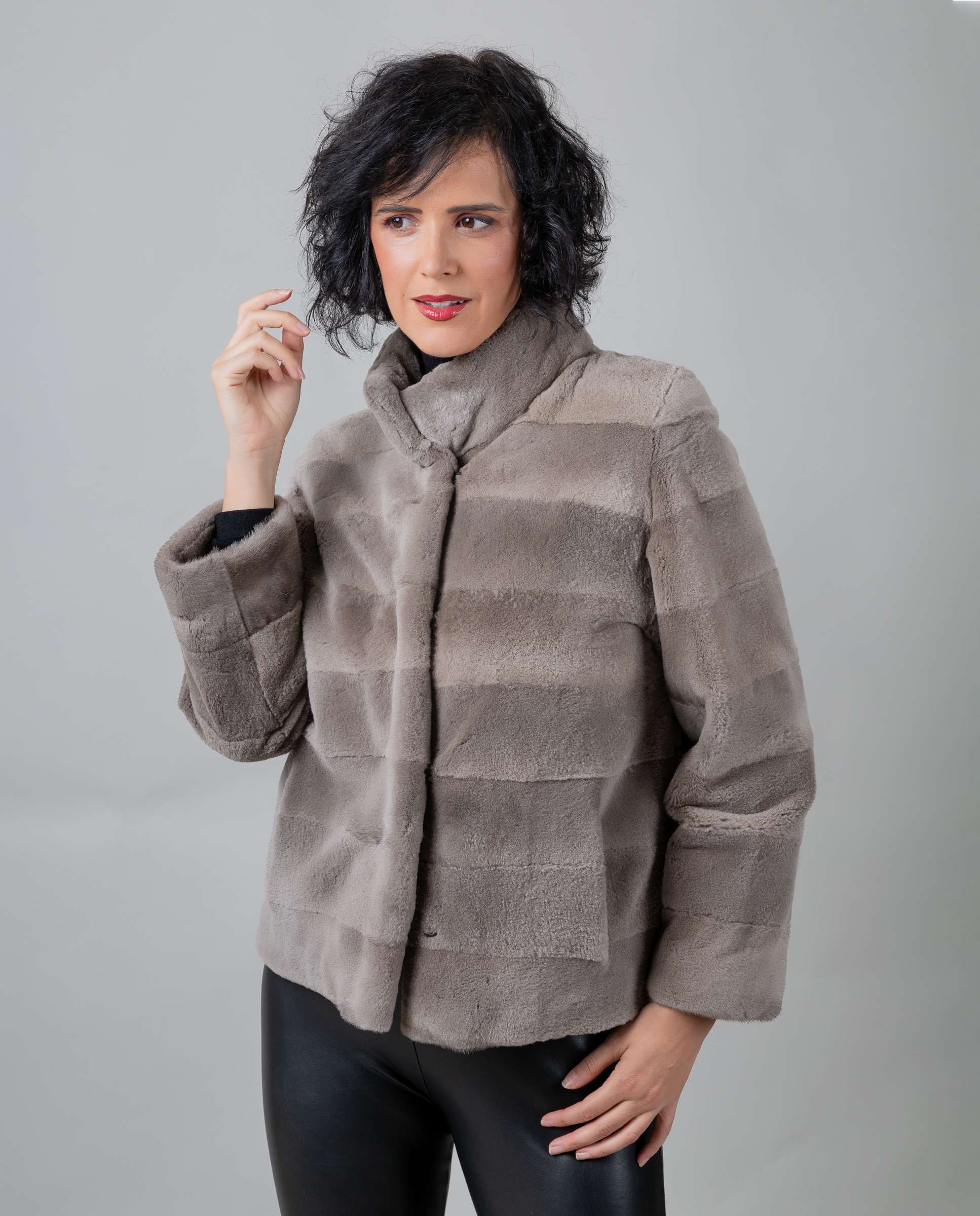 Casaco em Pelo de Vison Raso na Horizontal Prata-1