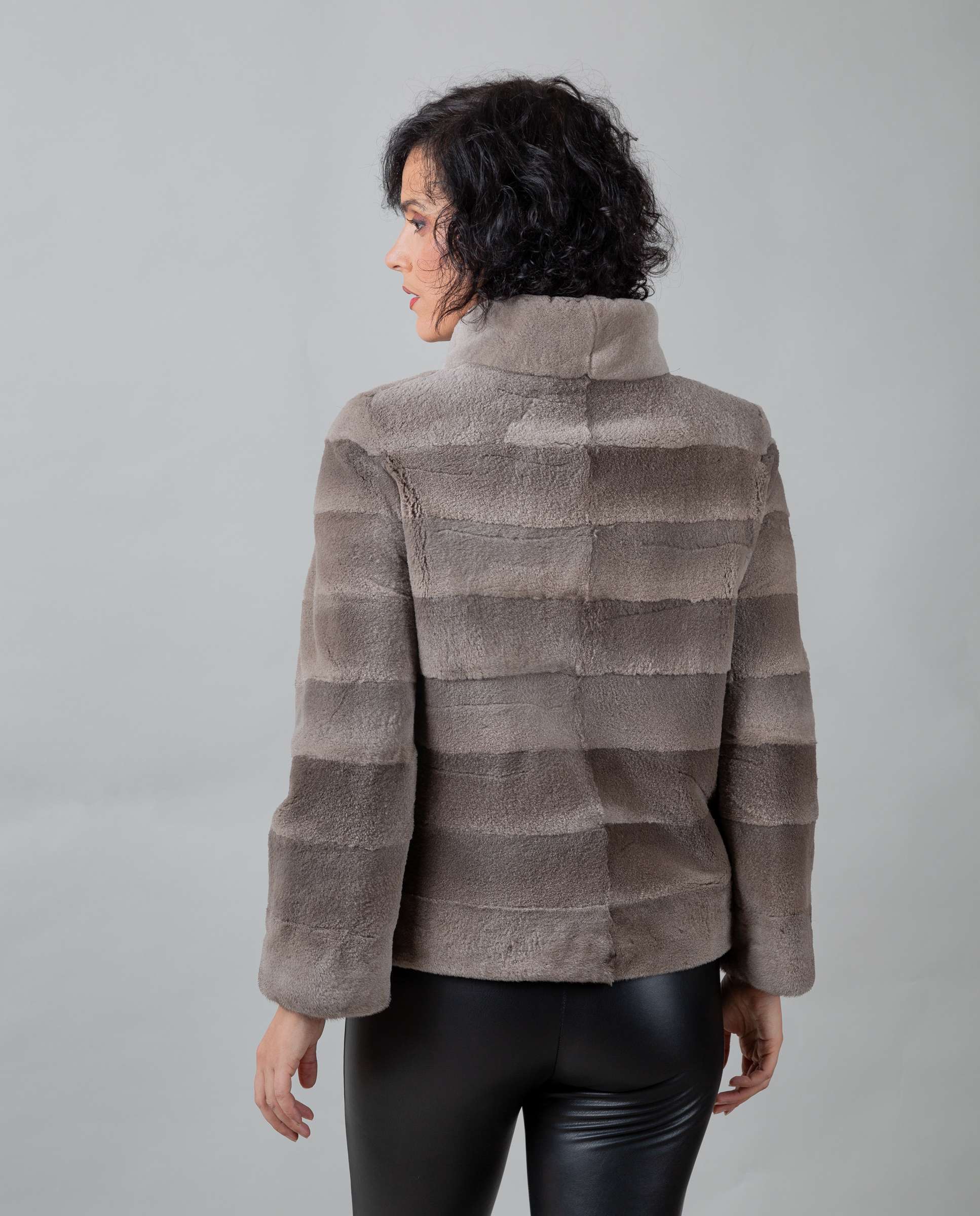 Casaco em Pelo de Vison Raso na Horizontal Prata-2