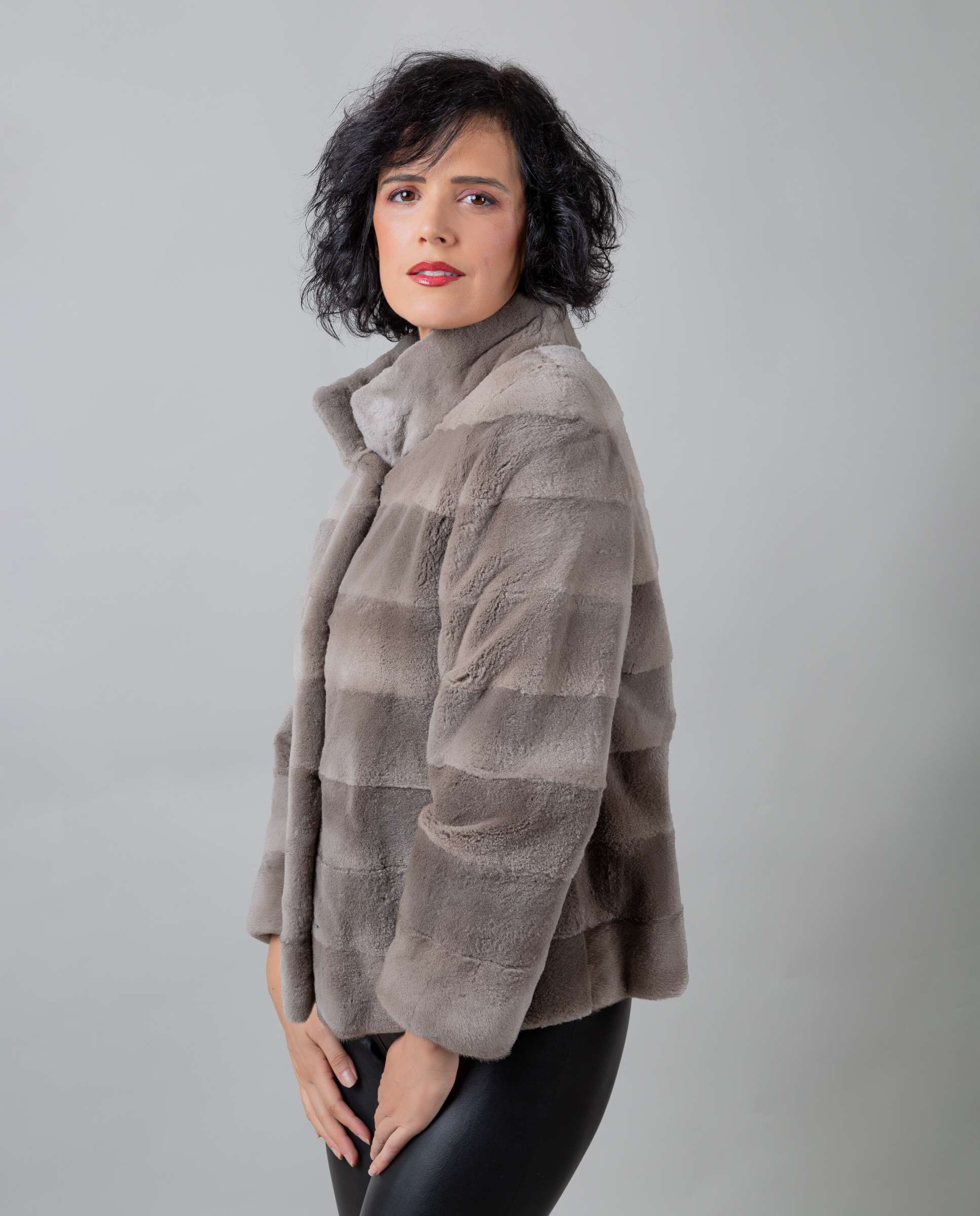 Casaco em Pelo de Vison Raso na Horizontal Prata-3