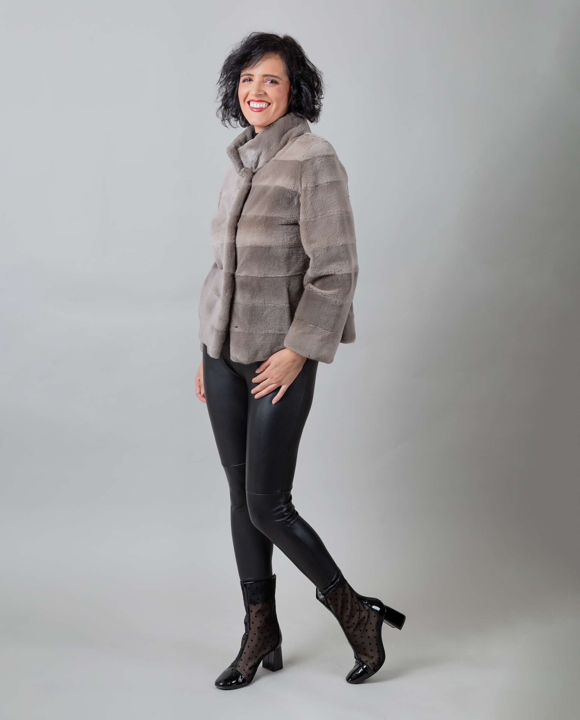 Casaco em Pelo de Vison Raso na Horizontal Prata-4