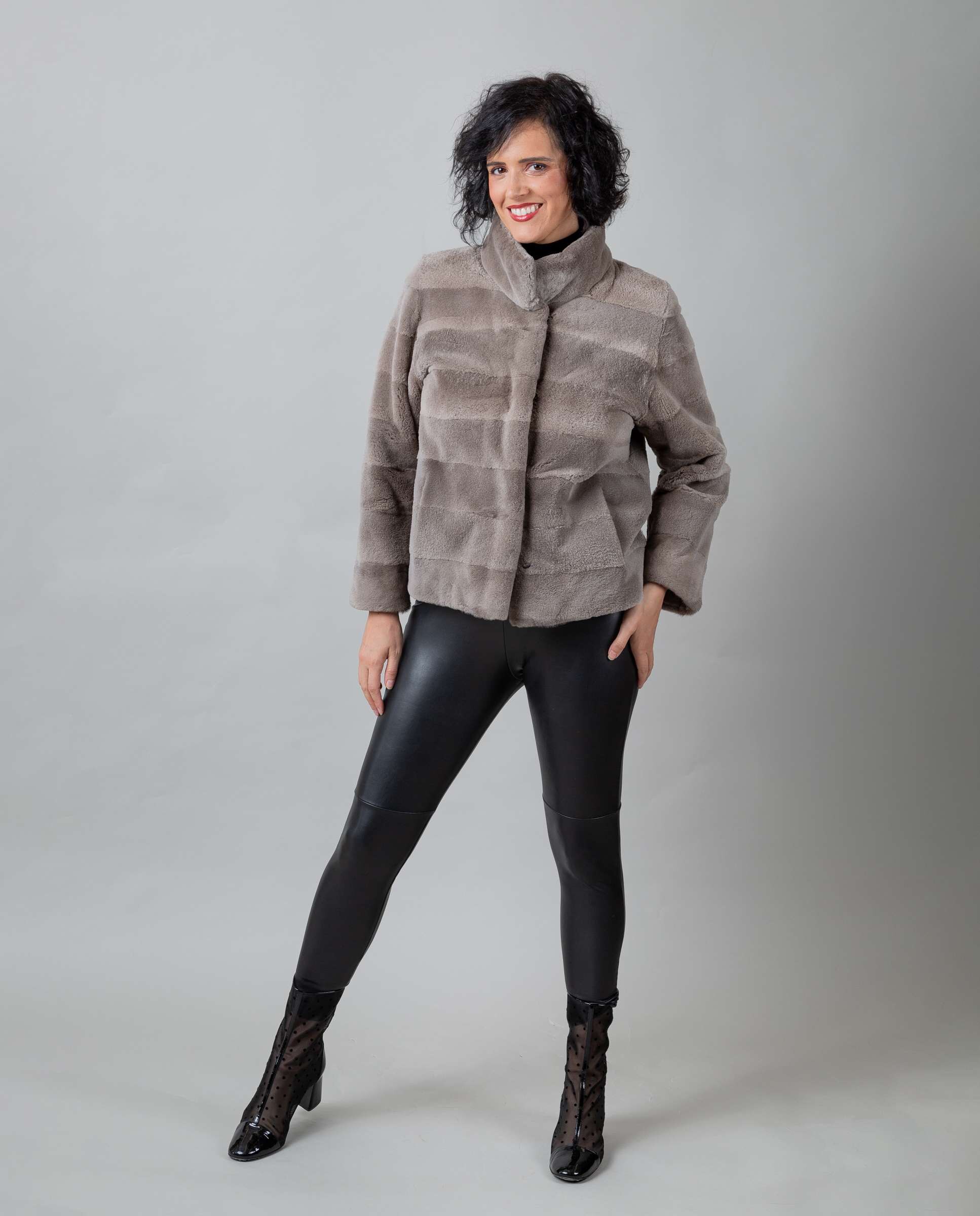 Casaco em Pelo de Vison Raso na Horizontal Prata-5