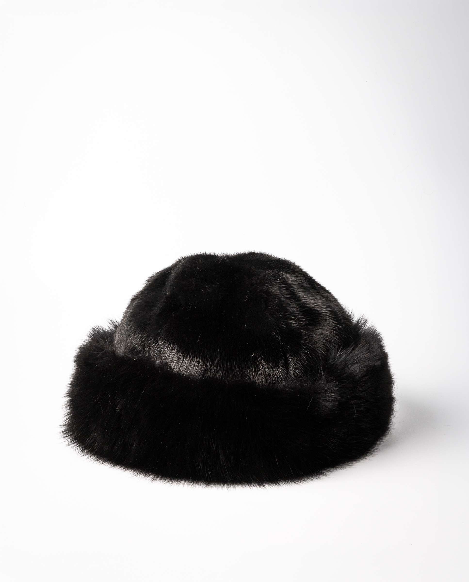 Imagem 0 de Chapéu de Pelo de Vison e Raposa Tricotado em Preto