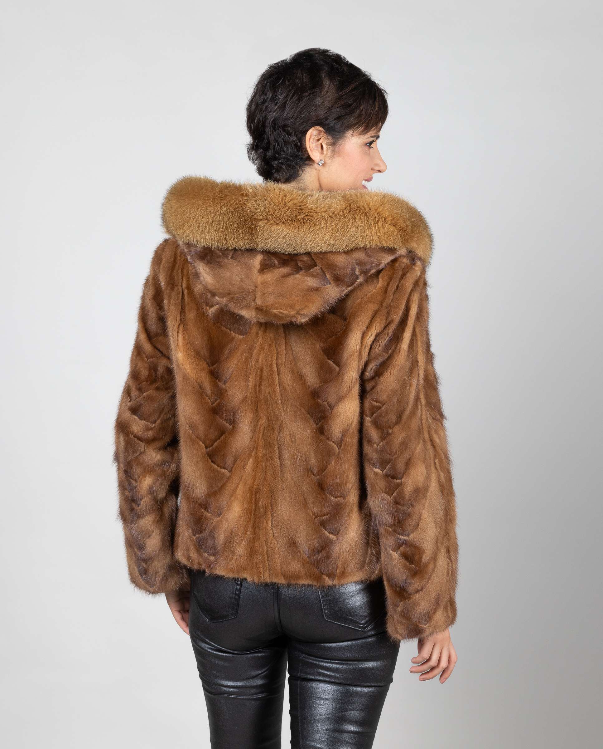 Casaco em Pelo de Vison com Capuz de Raposa Ouro-2