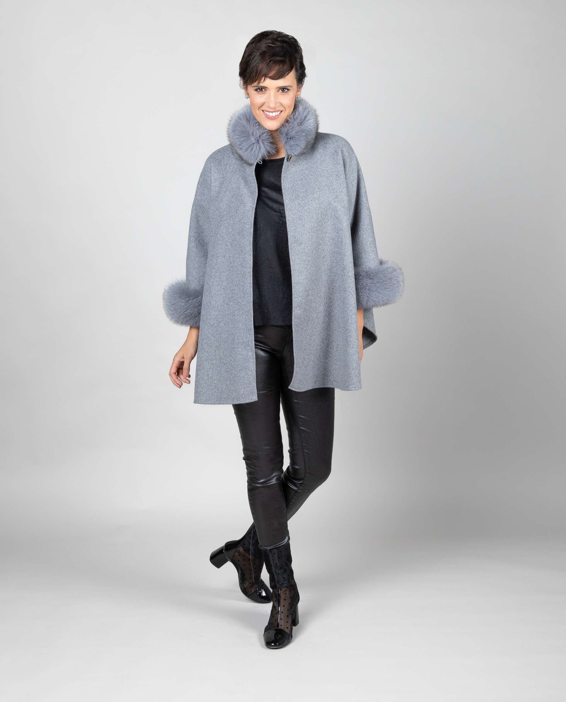 Imagem 0 de Capa de Lã com Detalhes de Raposa