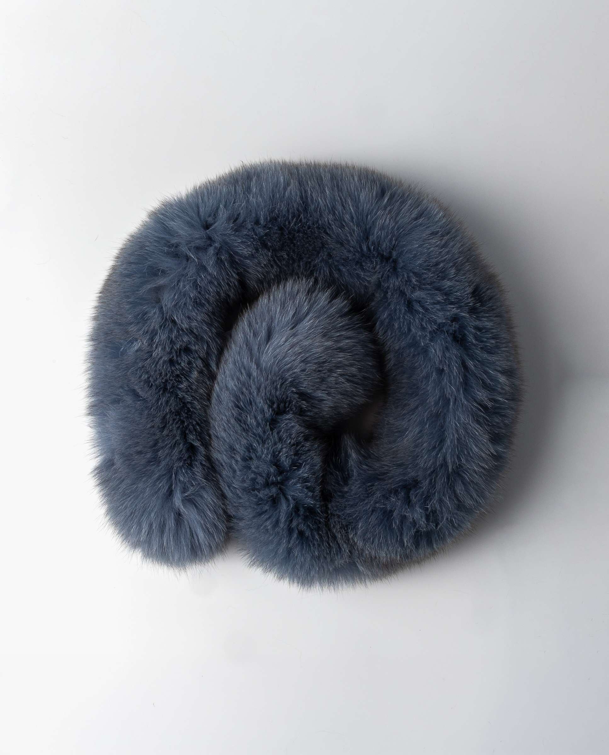 Boa de Pelo de Raposa com Casa de Botão Cruzada Azul-3
