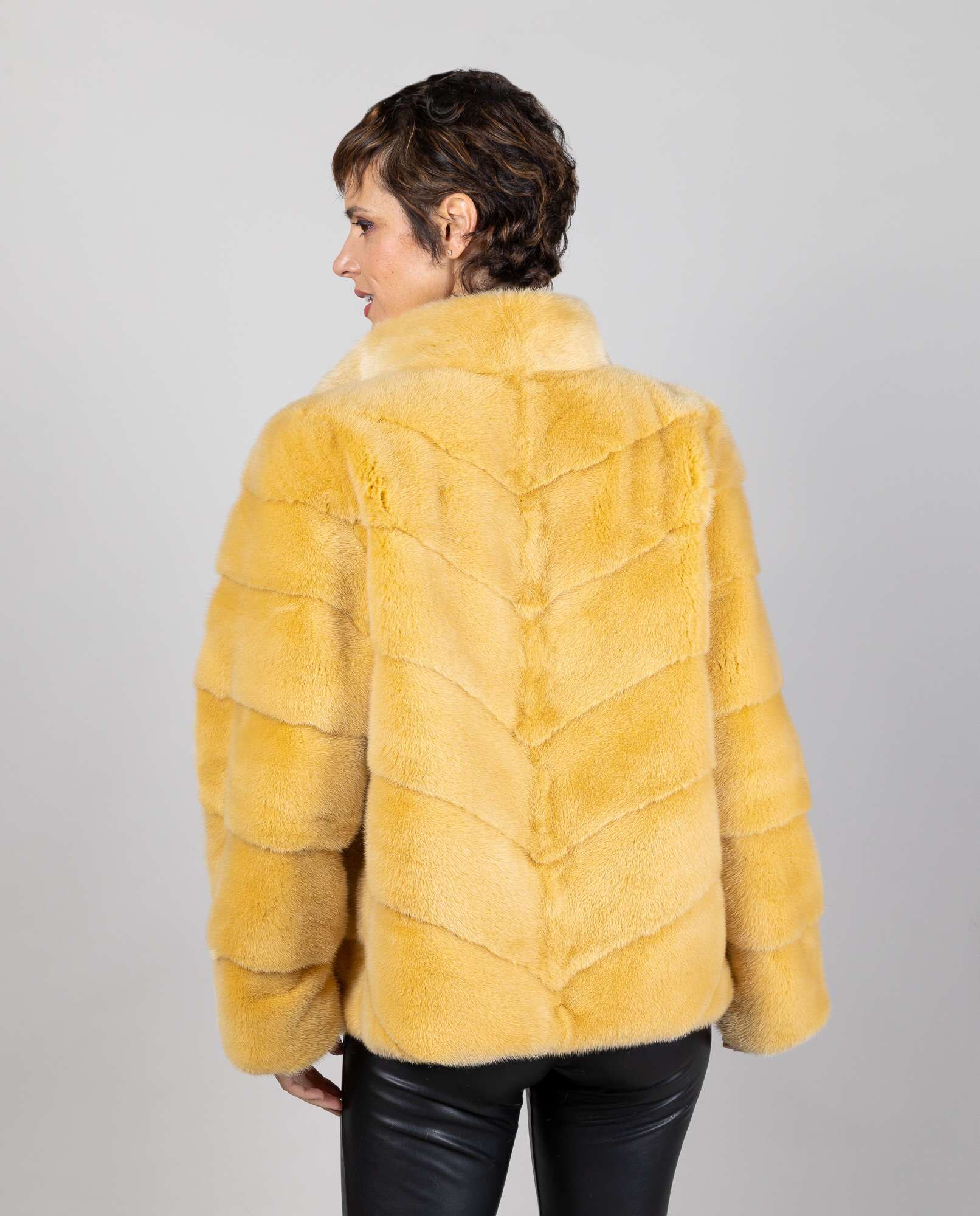 Sobretudo Comprido em Pelo de Vison com Costas Diagonal Amarelo-2