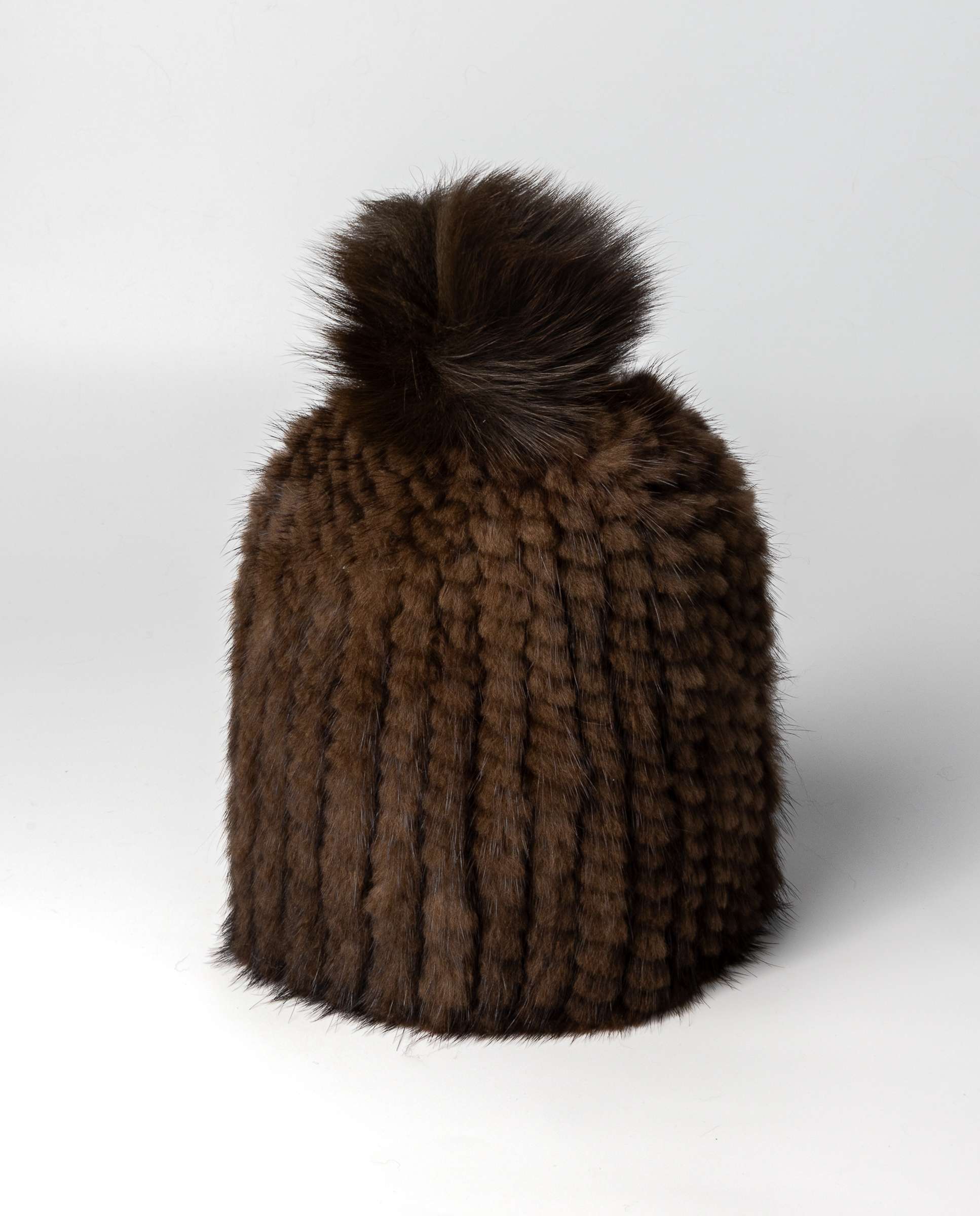 Imagem 0 de Chapéu em Pelo de Vison e Rex Tricotado com Pompom