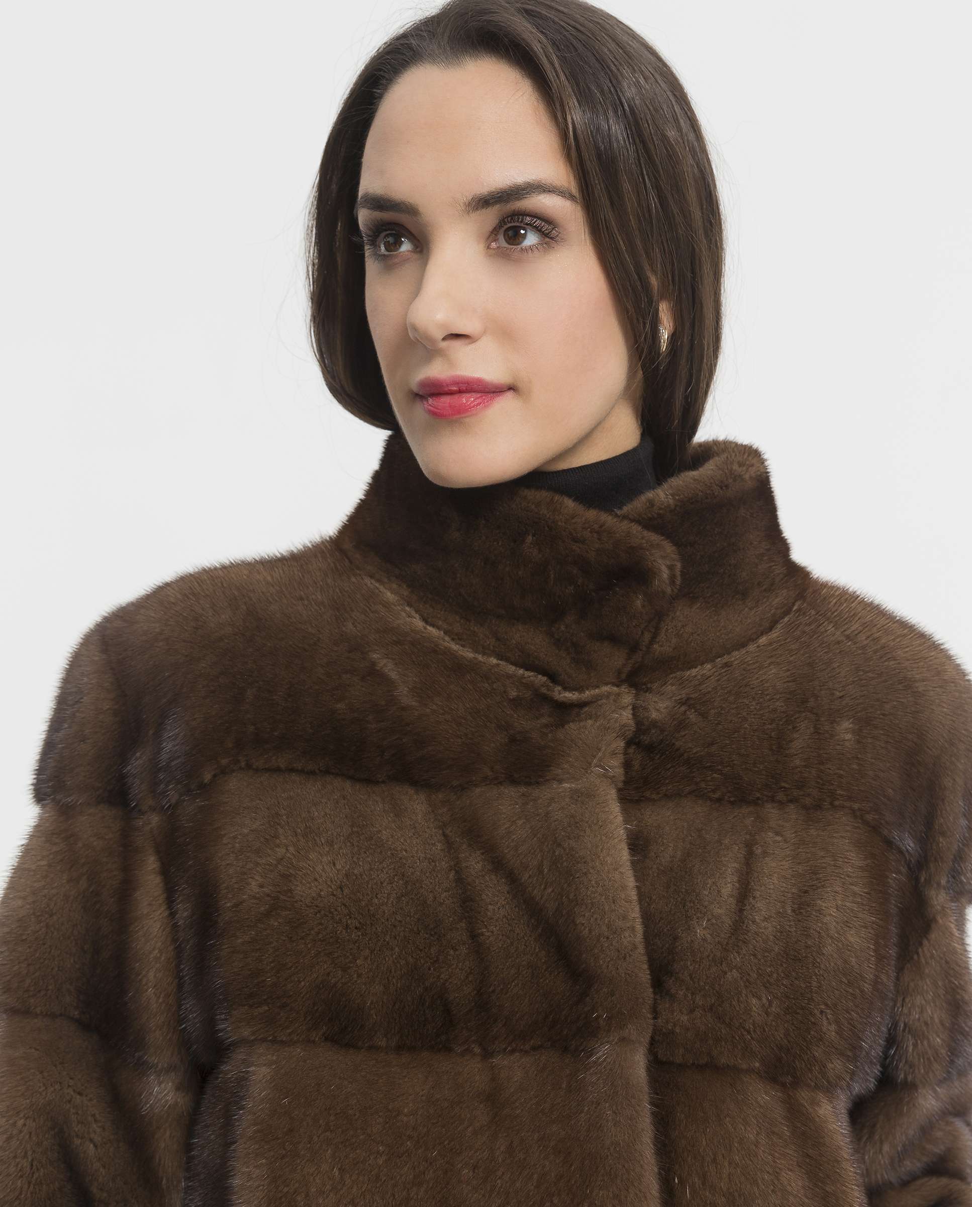 Casaco em Pelo de Vison com Bolsos Castanho-3
