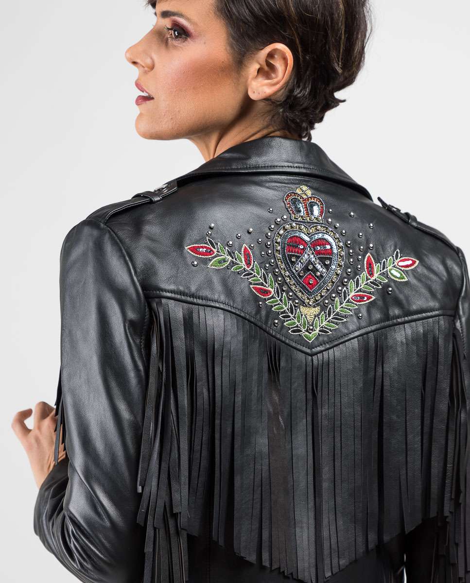 Blusão de Pele com Franjas e Bordados Preto-3