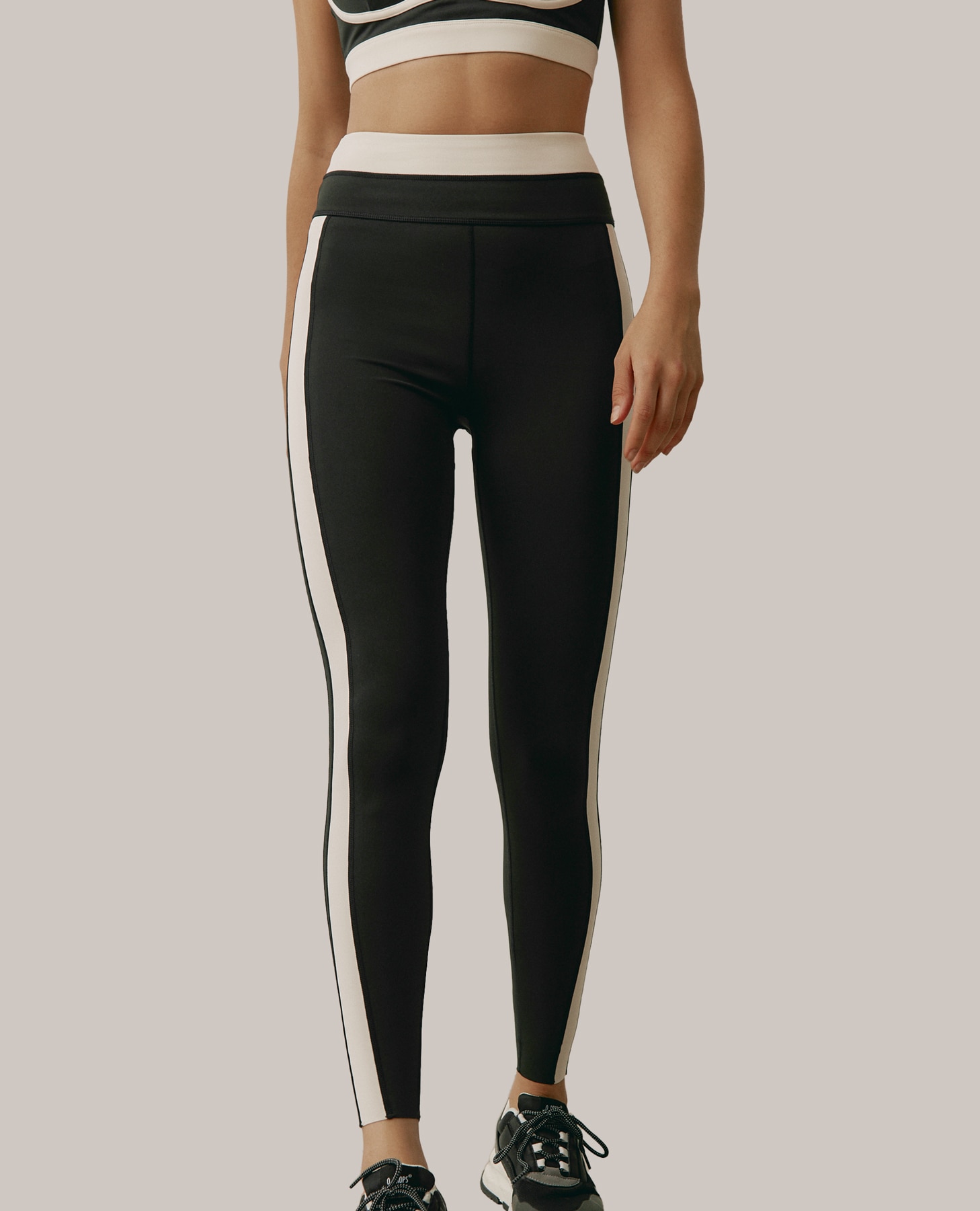 Imagem 0 de Calças Desportivas de Cintura Alta com Detalhes em Contraste