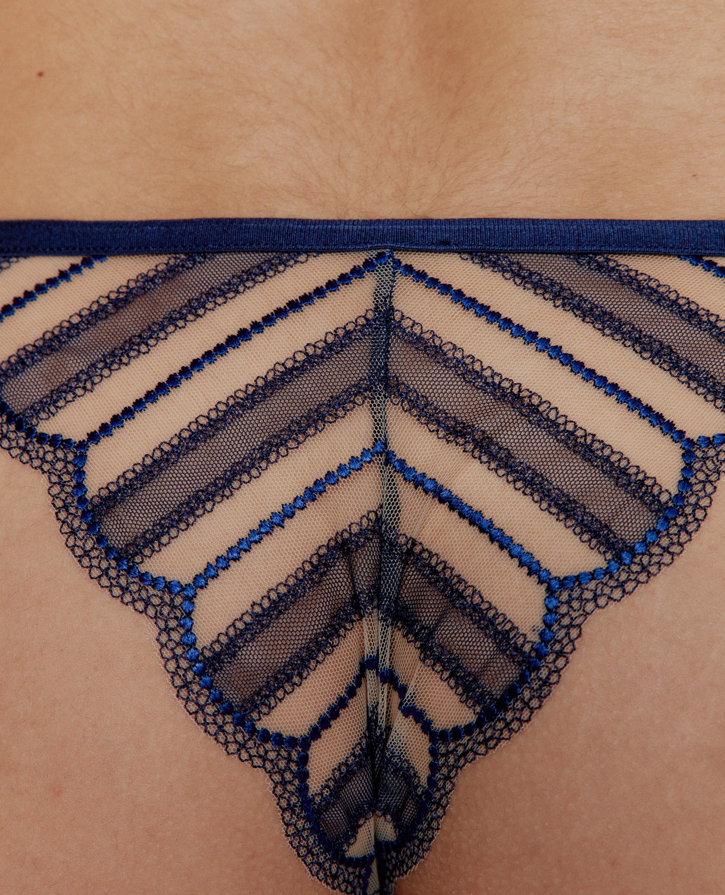 Cueca Brasileira de Tule Bordado Às Riscas Azul-marinho-3