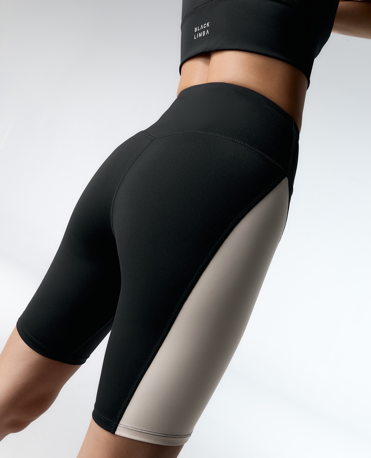 Calções Desportivo Biker de Tecido Compressivo Preto / Branco-2