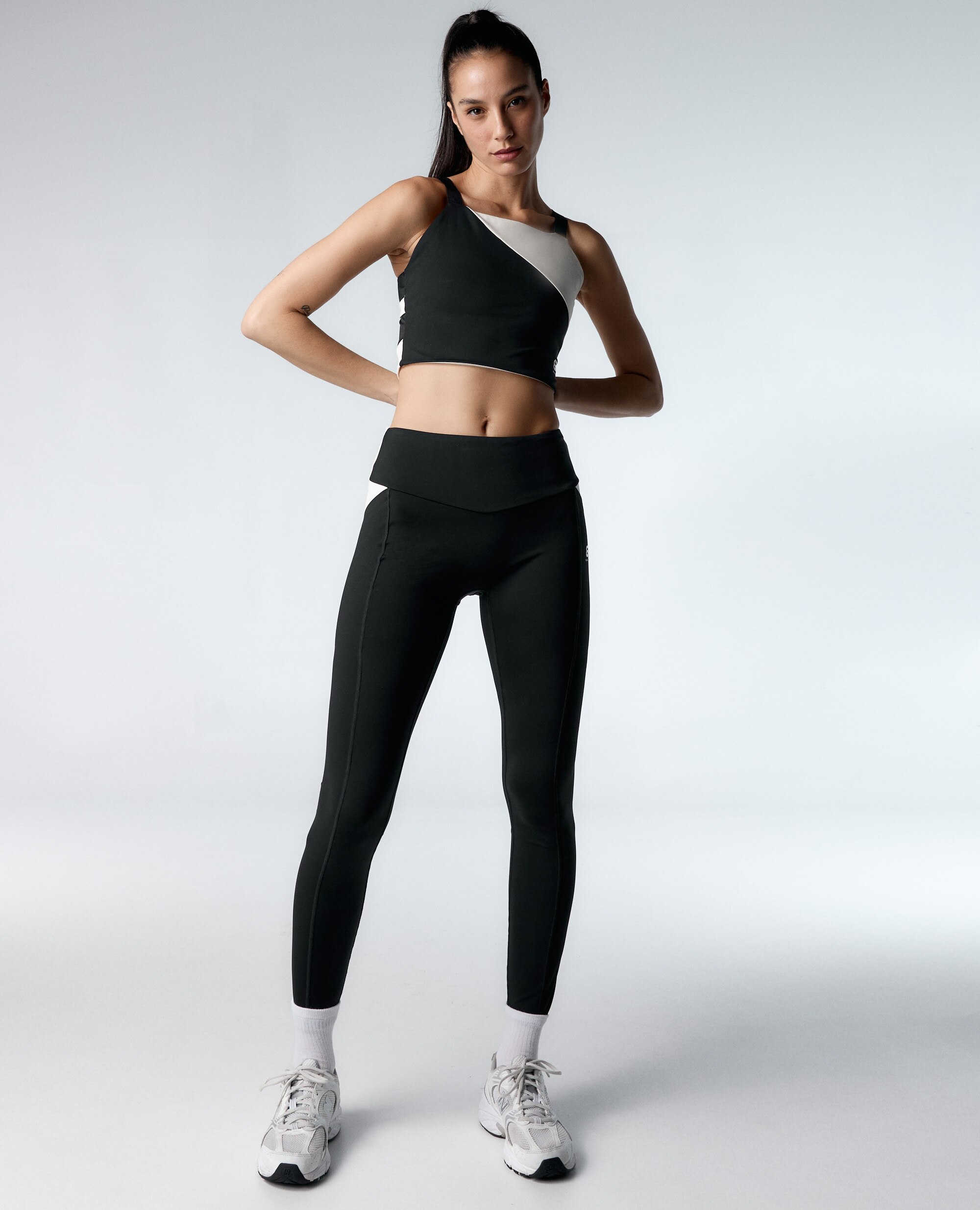 Soutien Desportivo Compressivo de Sustentação Alta Preto / Branco-6
