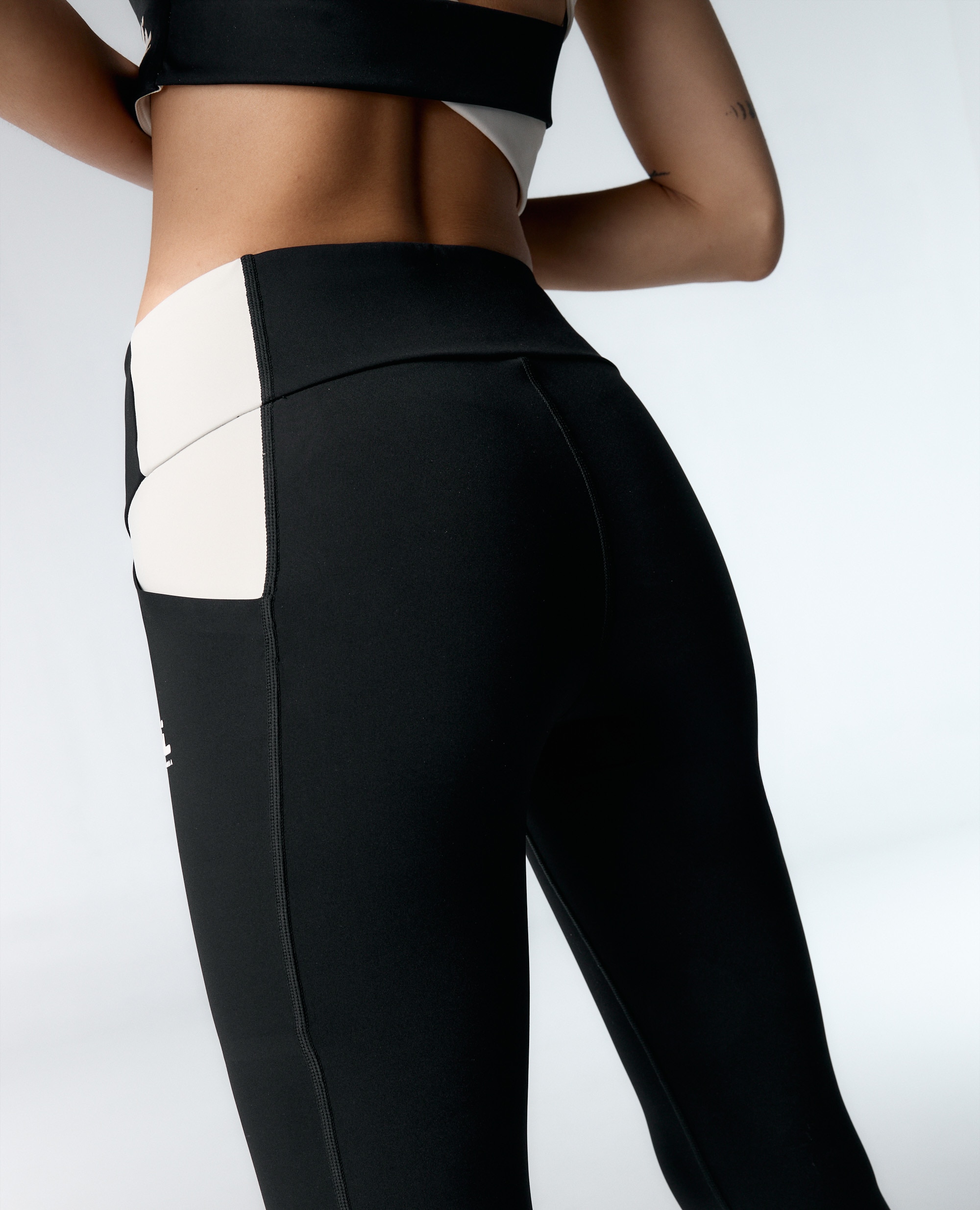 Calças Desportivas Compressivas de Alta Sustentação Preto / Branco-2