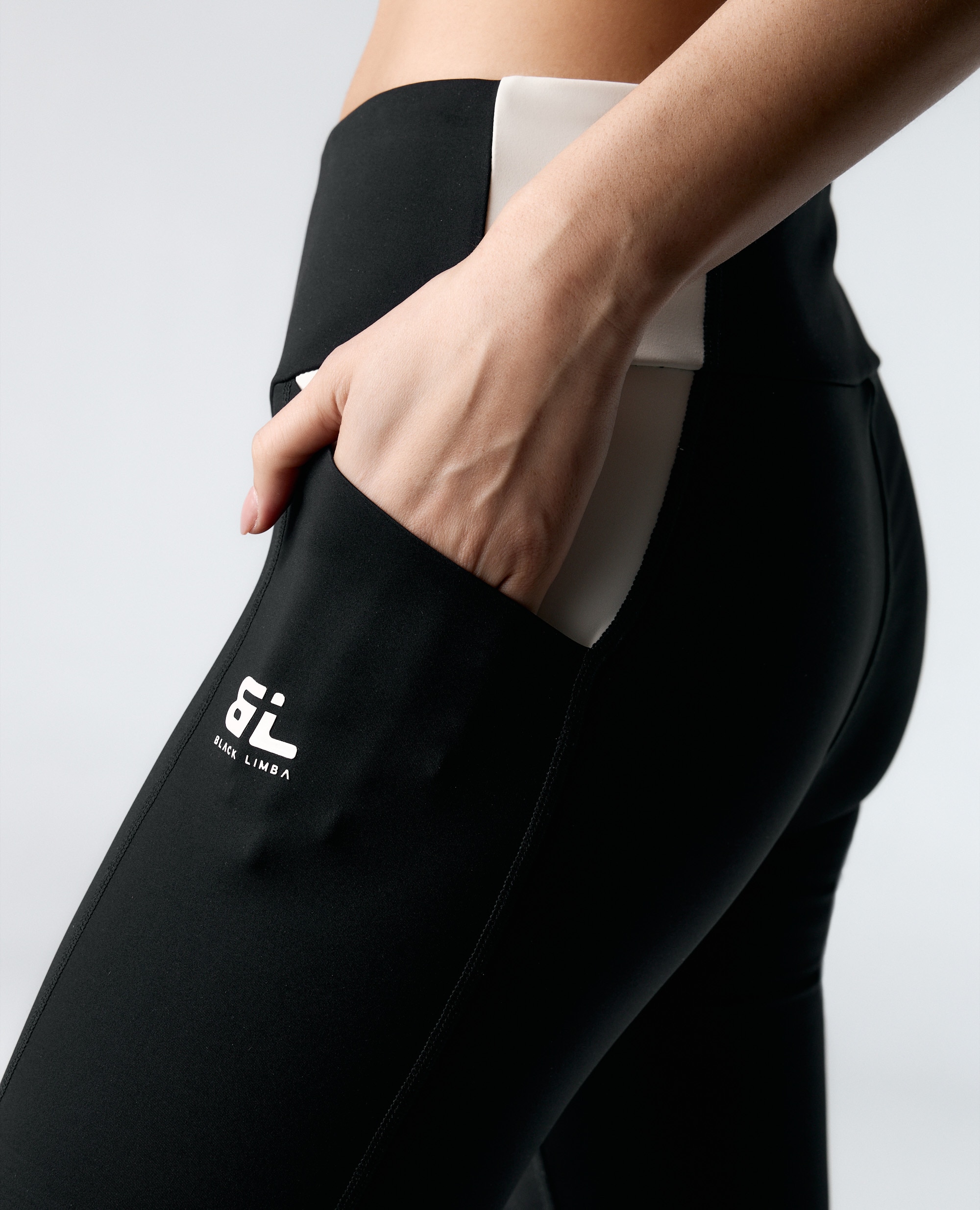 Calças Desportivas Compressivas de Alta Sustentação Preto / Branco-3