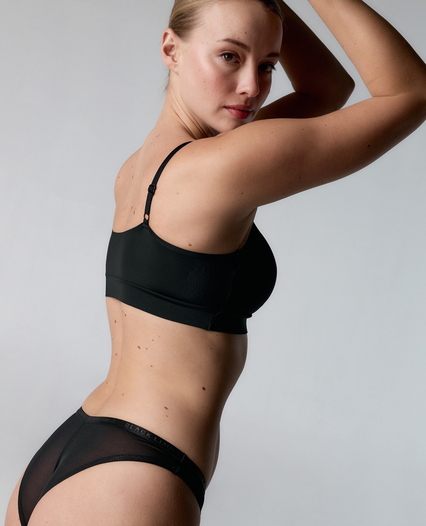 Soutien Bralette Balconette de Microfibra Lisa Preto-5