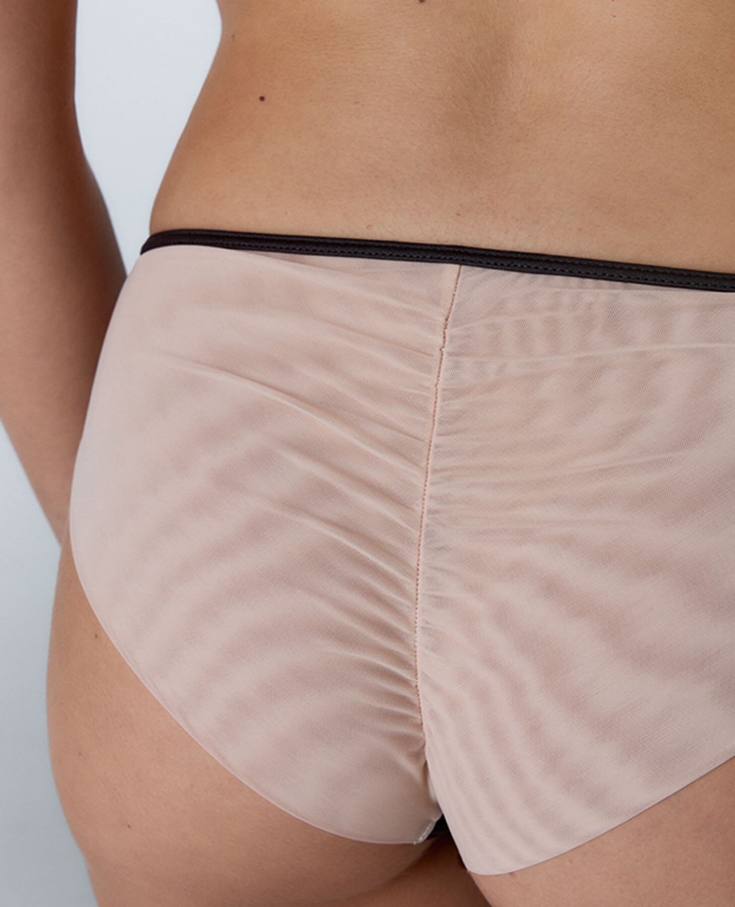 Cueca Brasileira em Tule Bordado e Mesh Castanho-chocolate-4