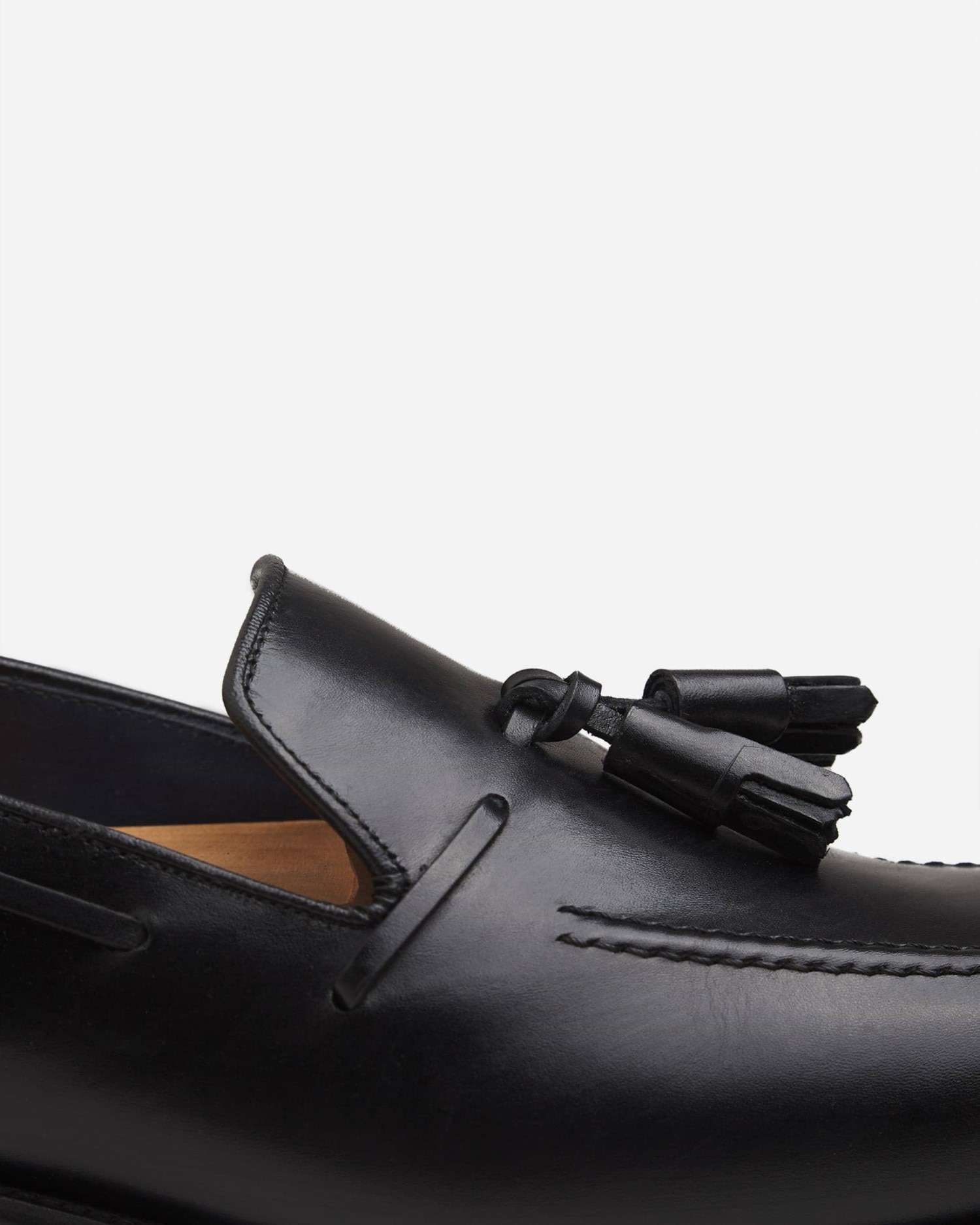 Mocassins de Pele com Pompom em Preto Mate Preto-2