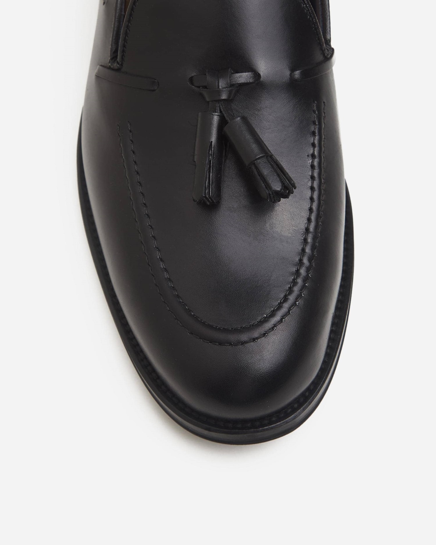 Mocassins de Pele com Pompom em Preto Mate Preto-4
